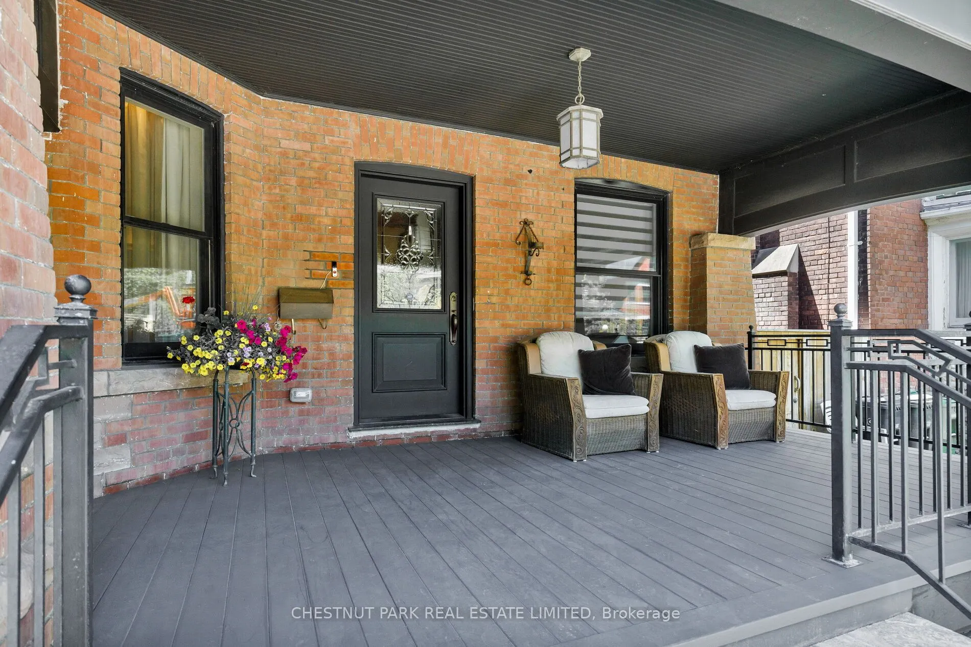 386 Palmerston Boulevard