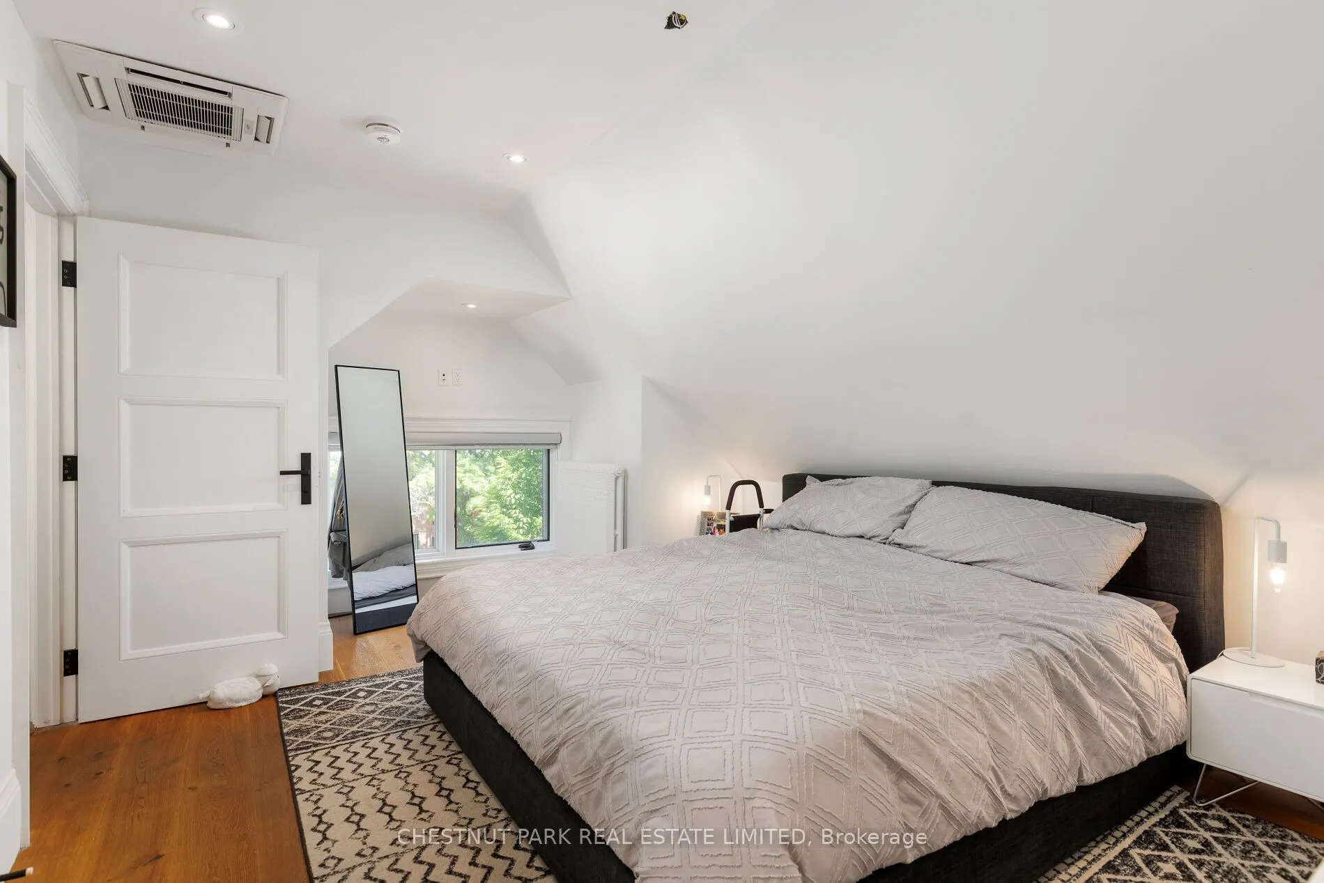 386 Palmerston Boulevard
