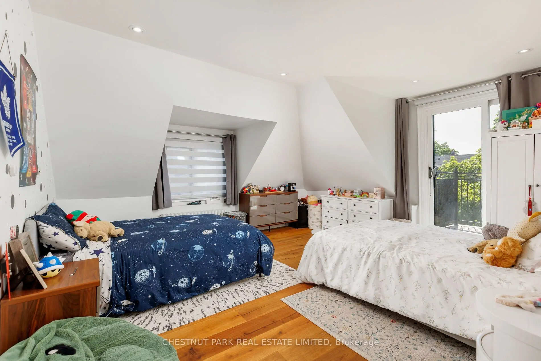 386 Palmerston Boulevard