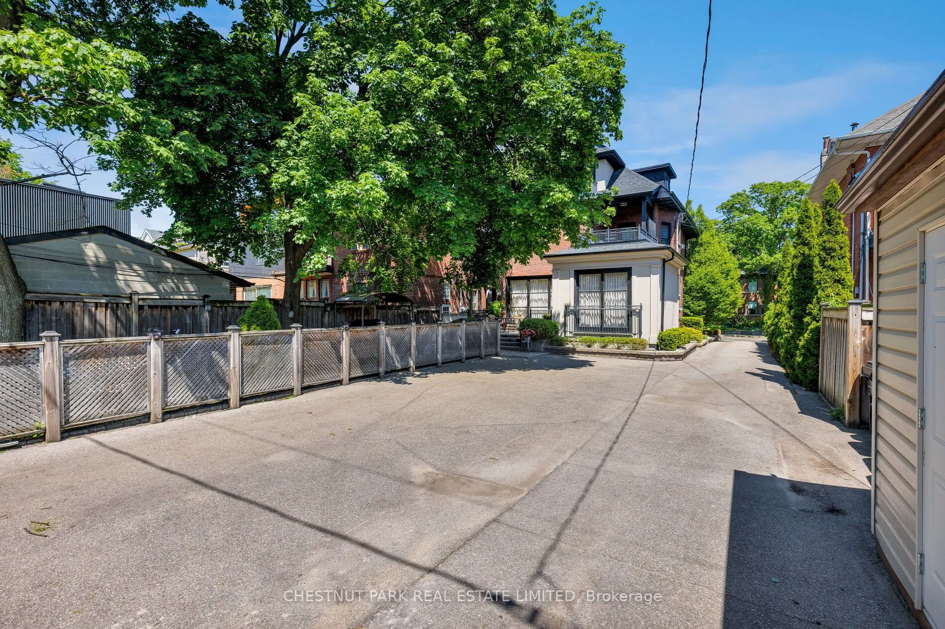 386 Palmerston Boulevard