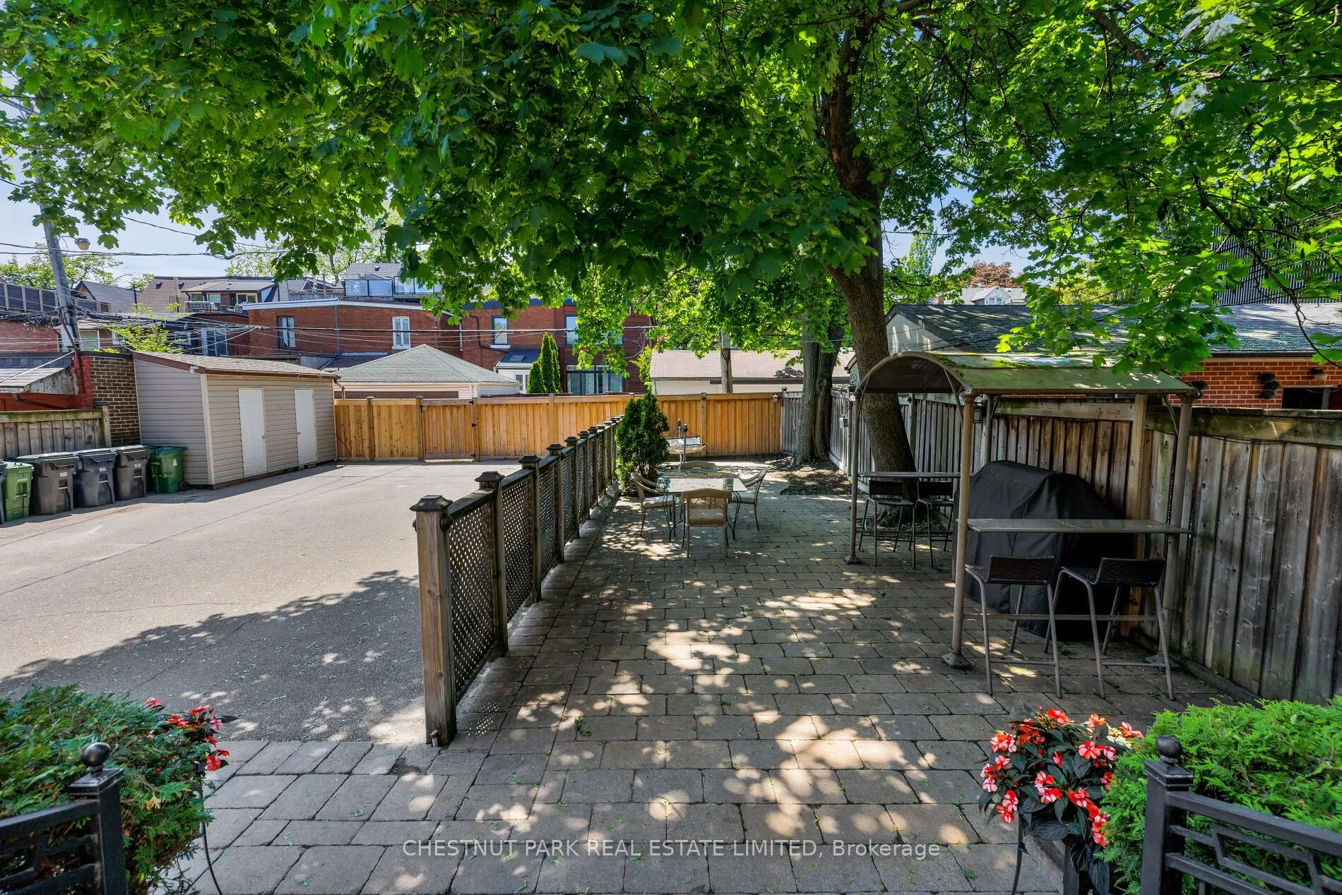 386 Palmerston Boulevard