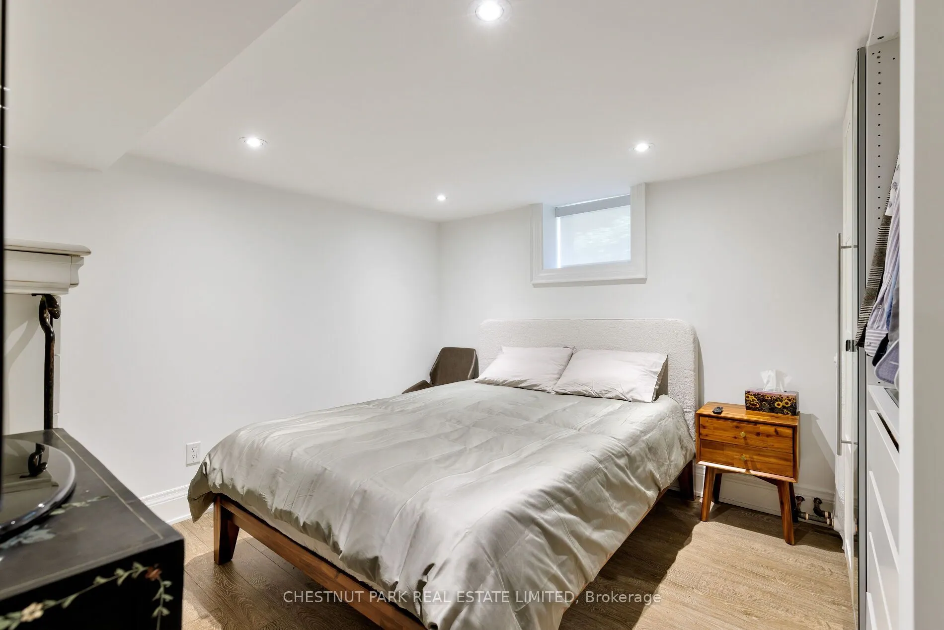 386 Palmerston Boulevard