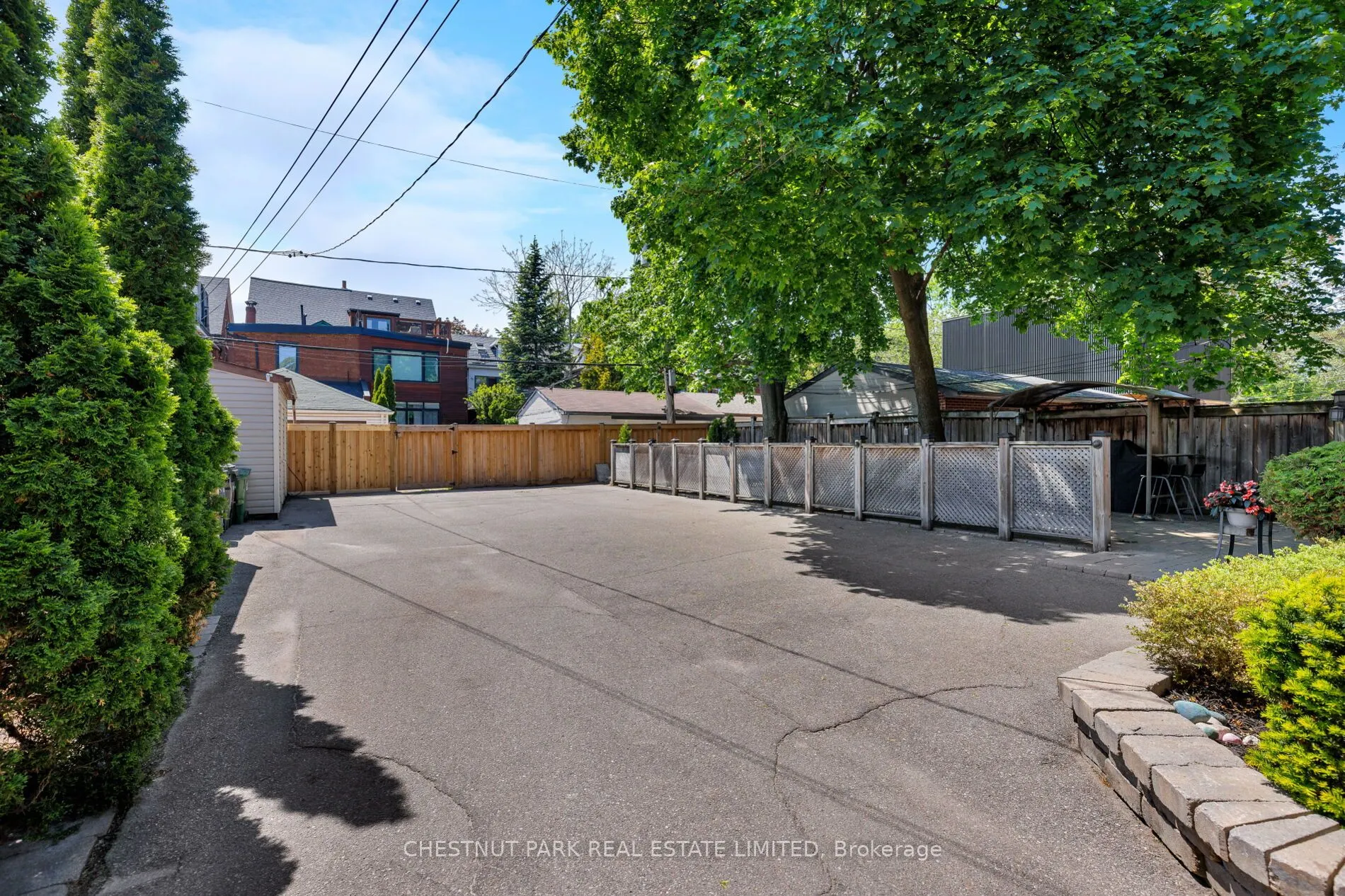 386 Palmerston Boulevard