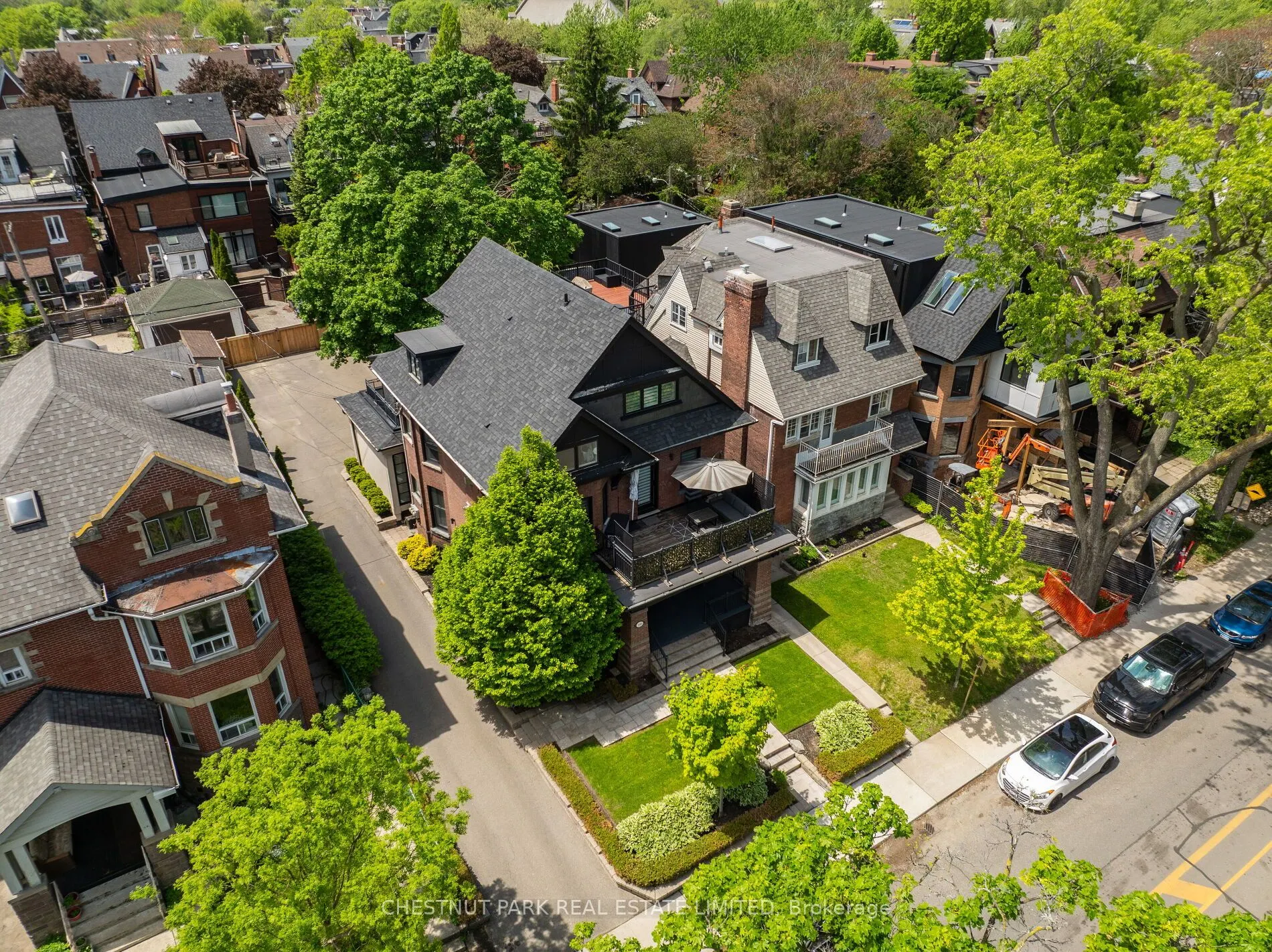 386 Palmerston Boulevard