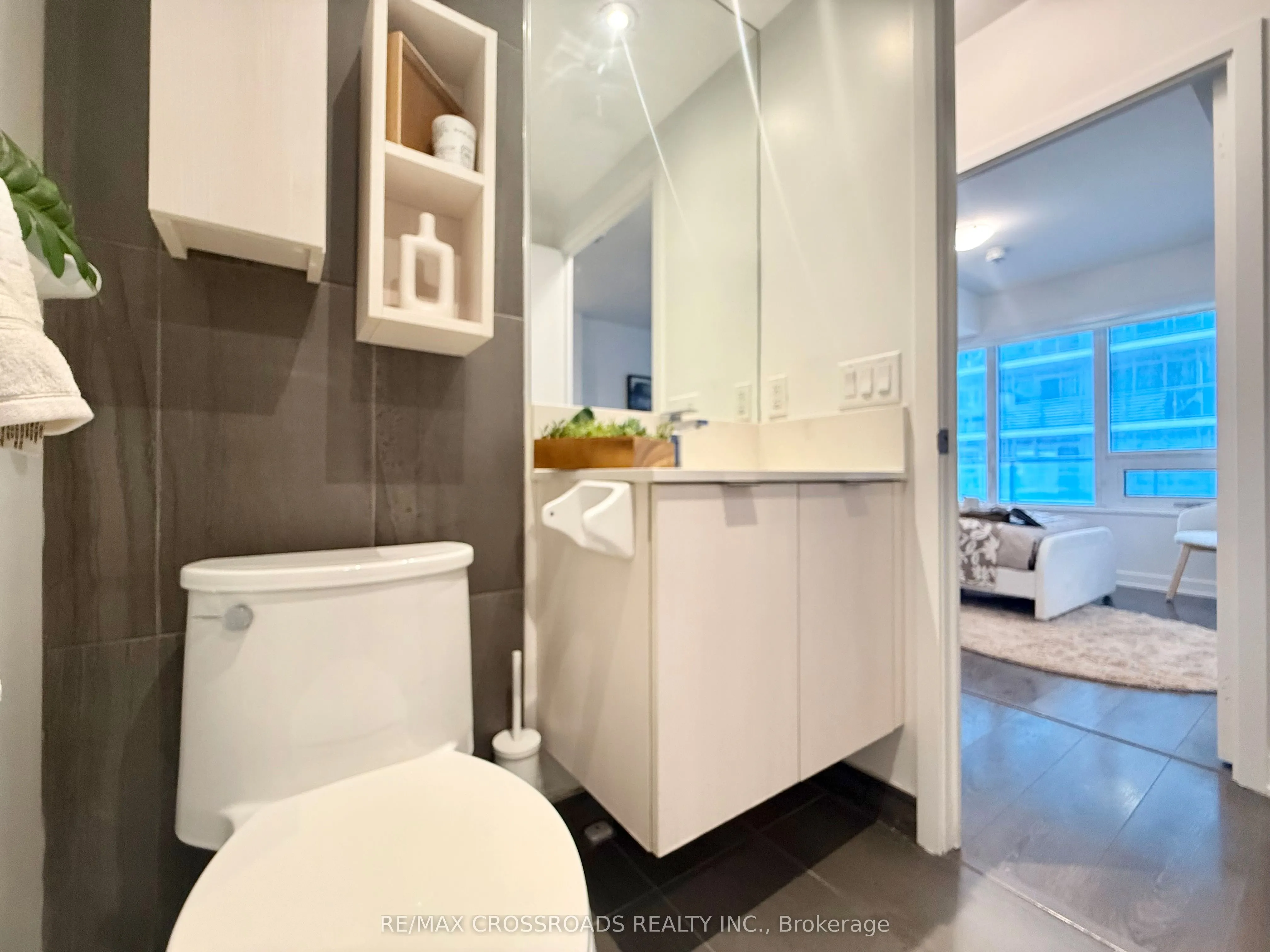 195 Redpath Avenue #2301