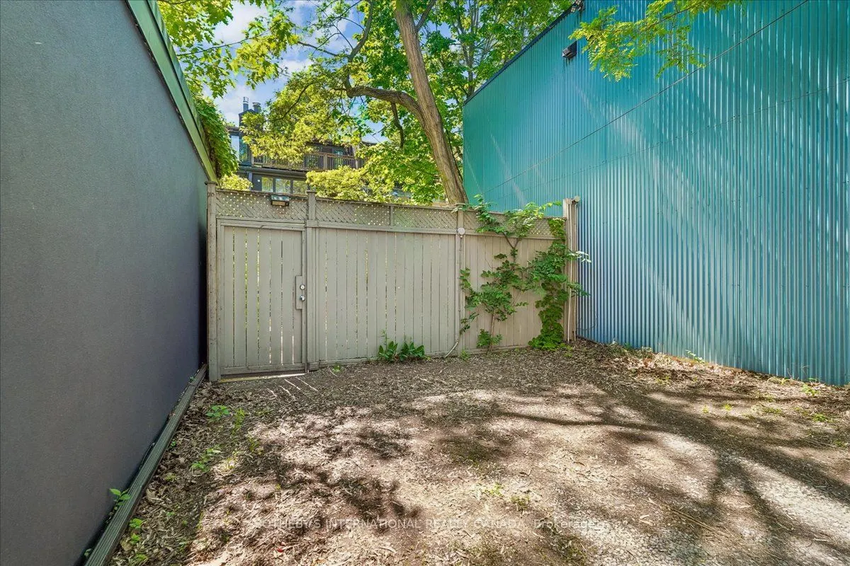9 Rose Avenue