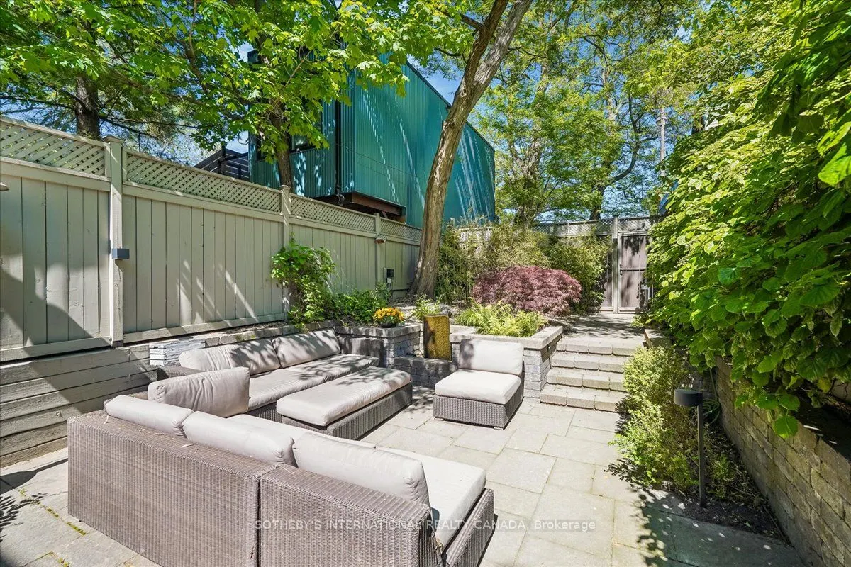 9 Rose Avenue