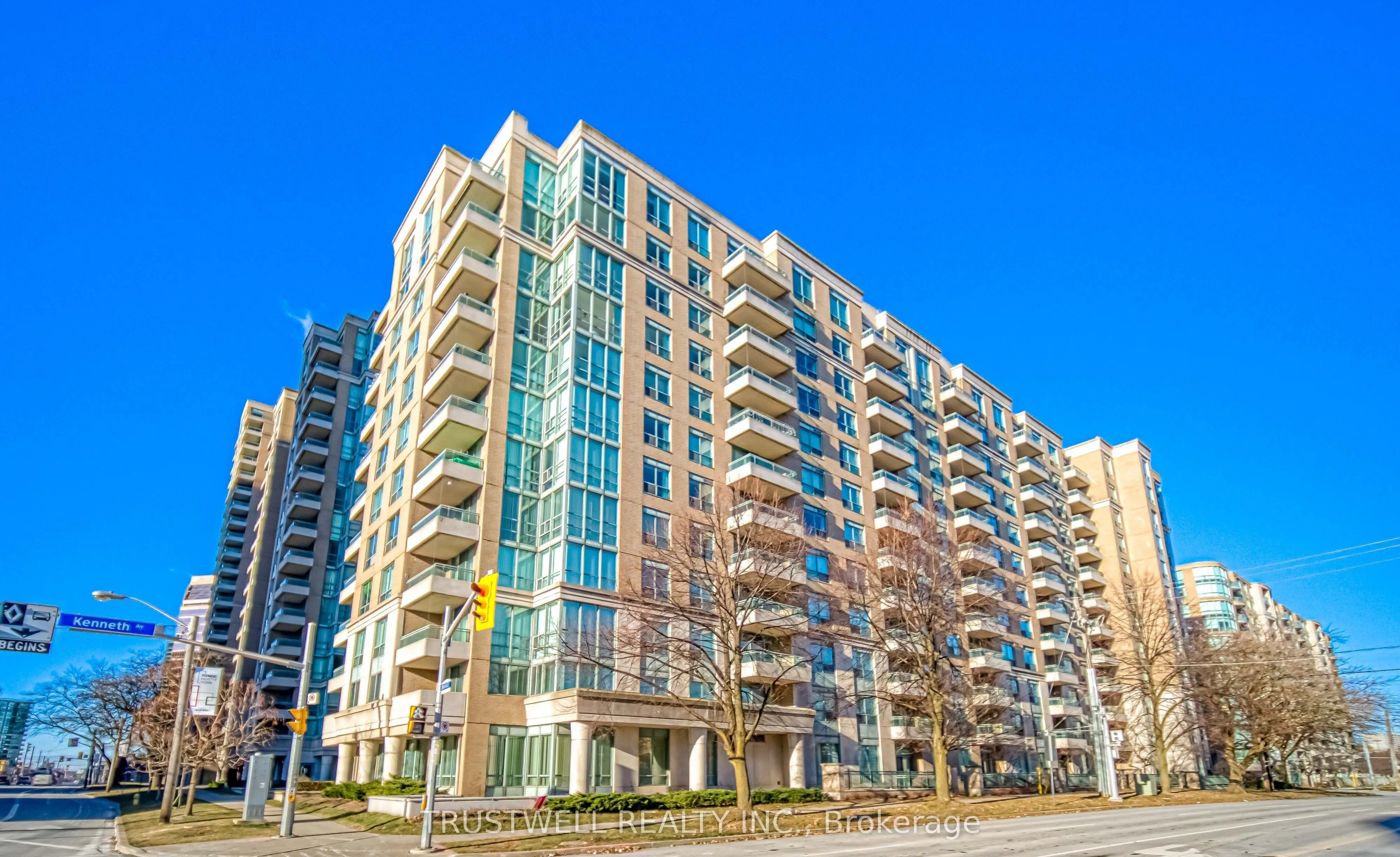 39 Pemberton Avenue #401