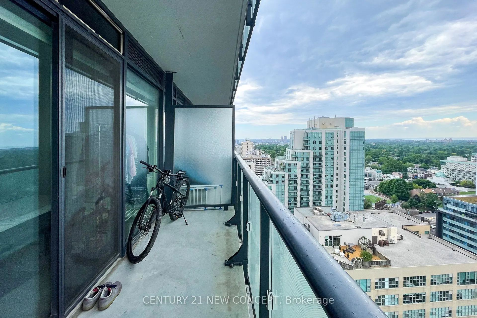 161 Roehampton Avenue #2011