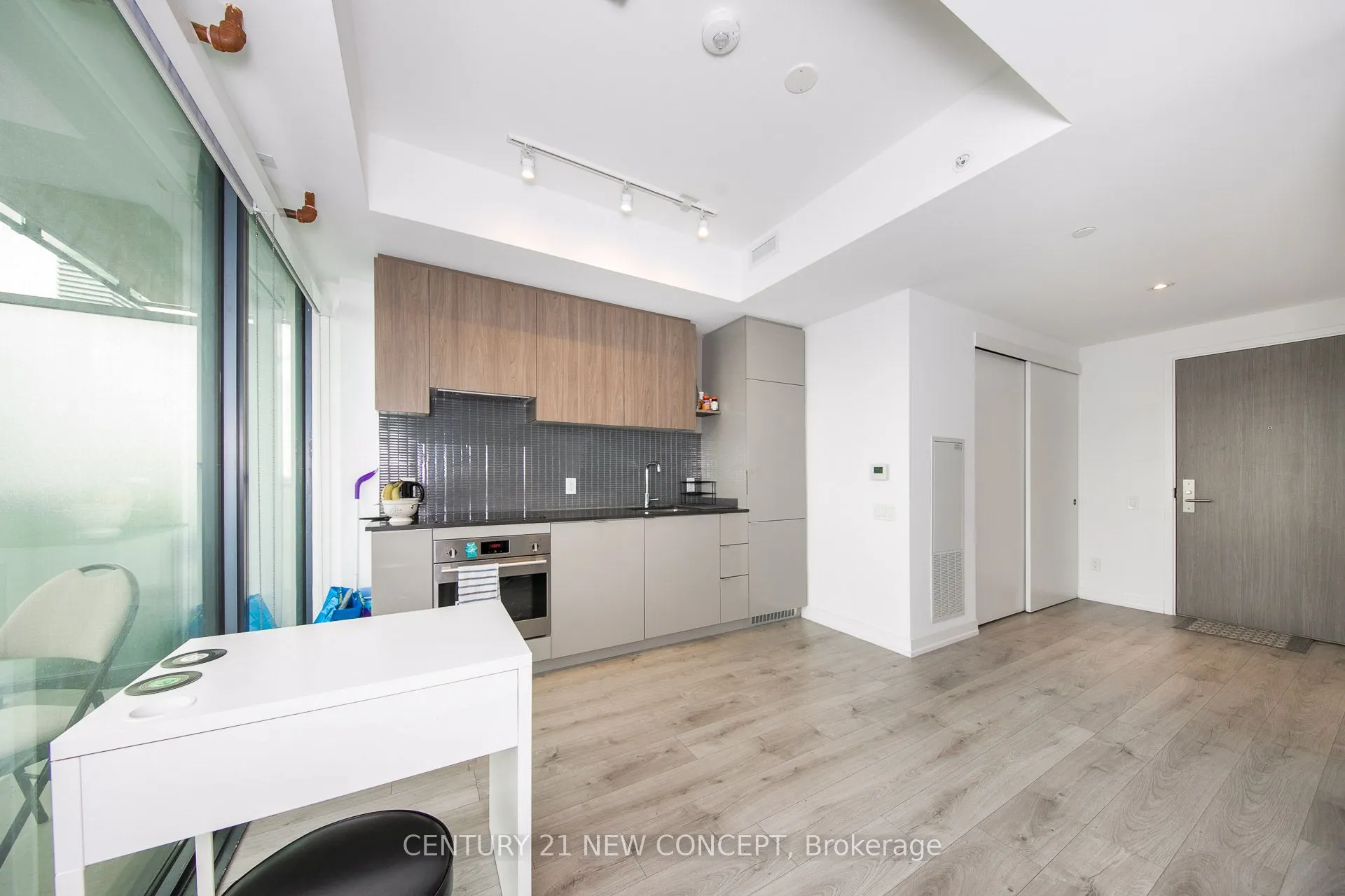 161 Roehampton Avenue #2011