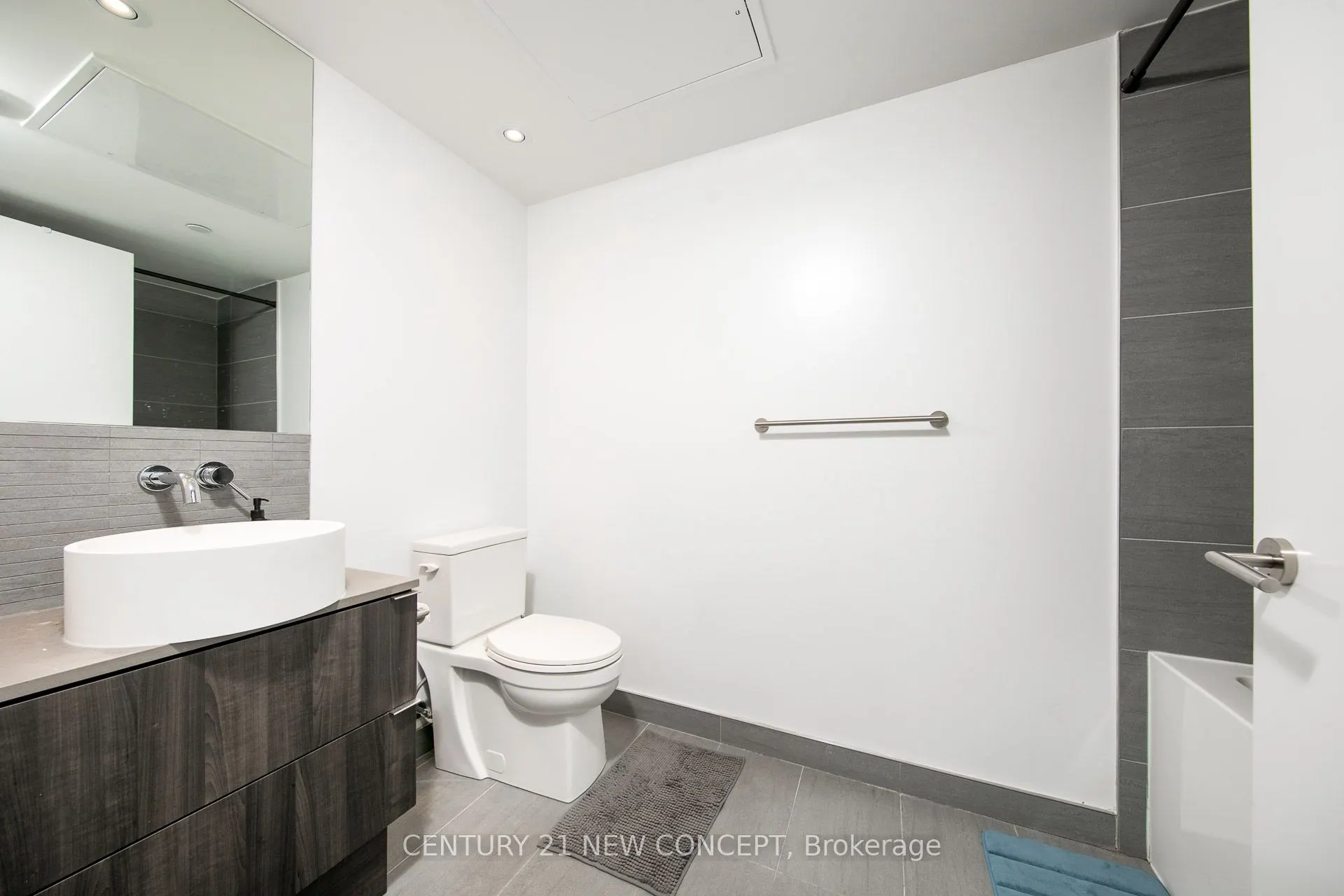 161 Roehampton Avenue #2011