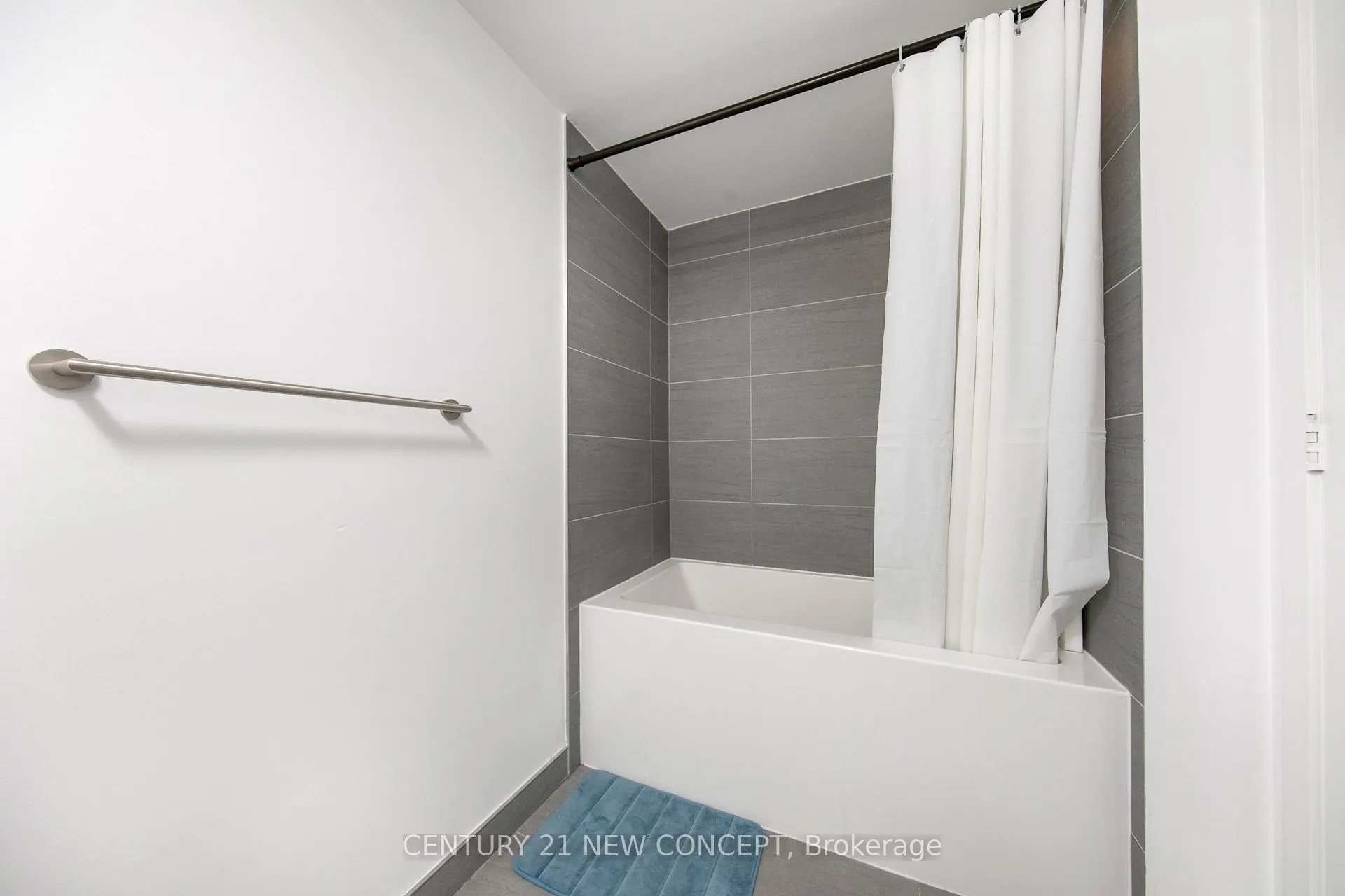 161 Roehampton Avenue #2011