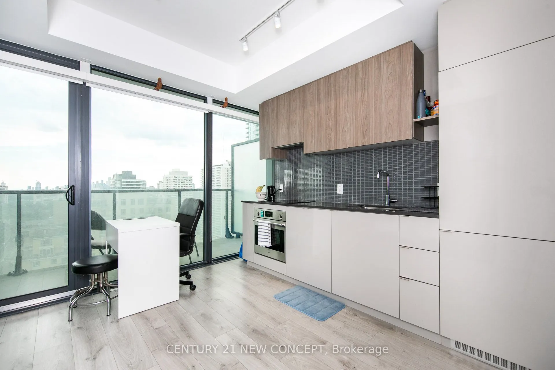 161 Roehampton Avenue #2011