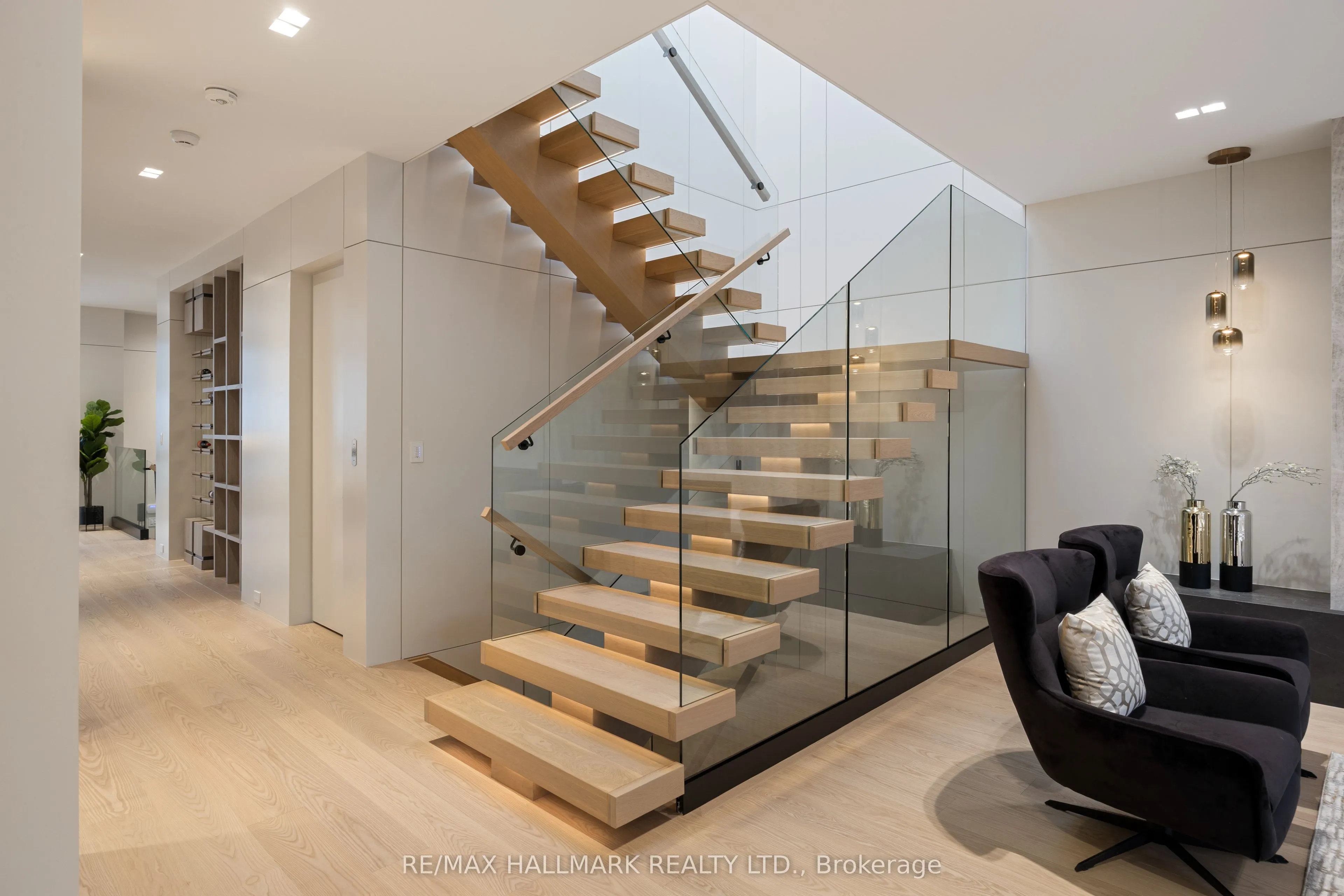 652 Bedford Park Avenue