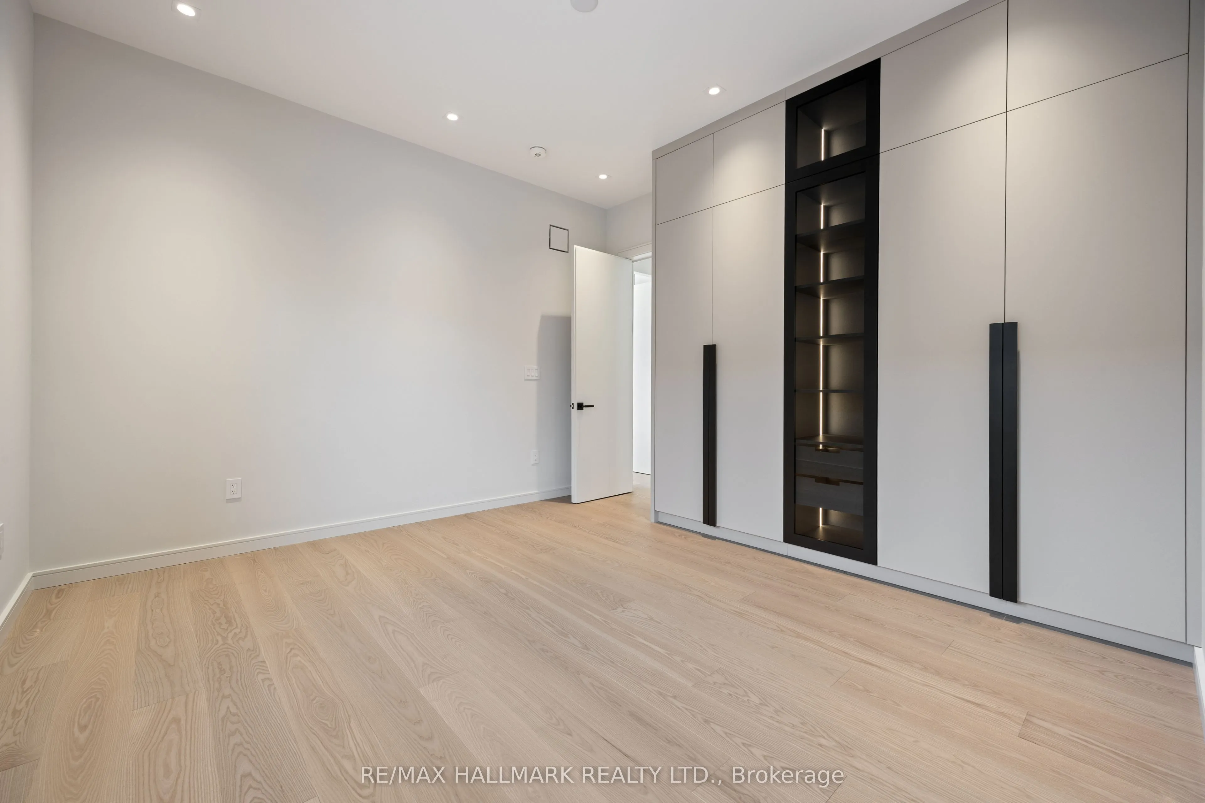 652 Bedford Park Avenue
