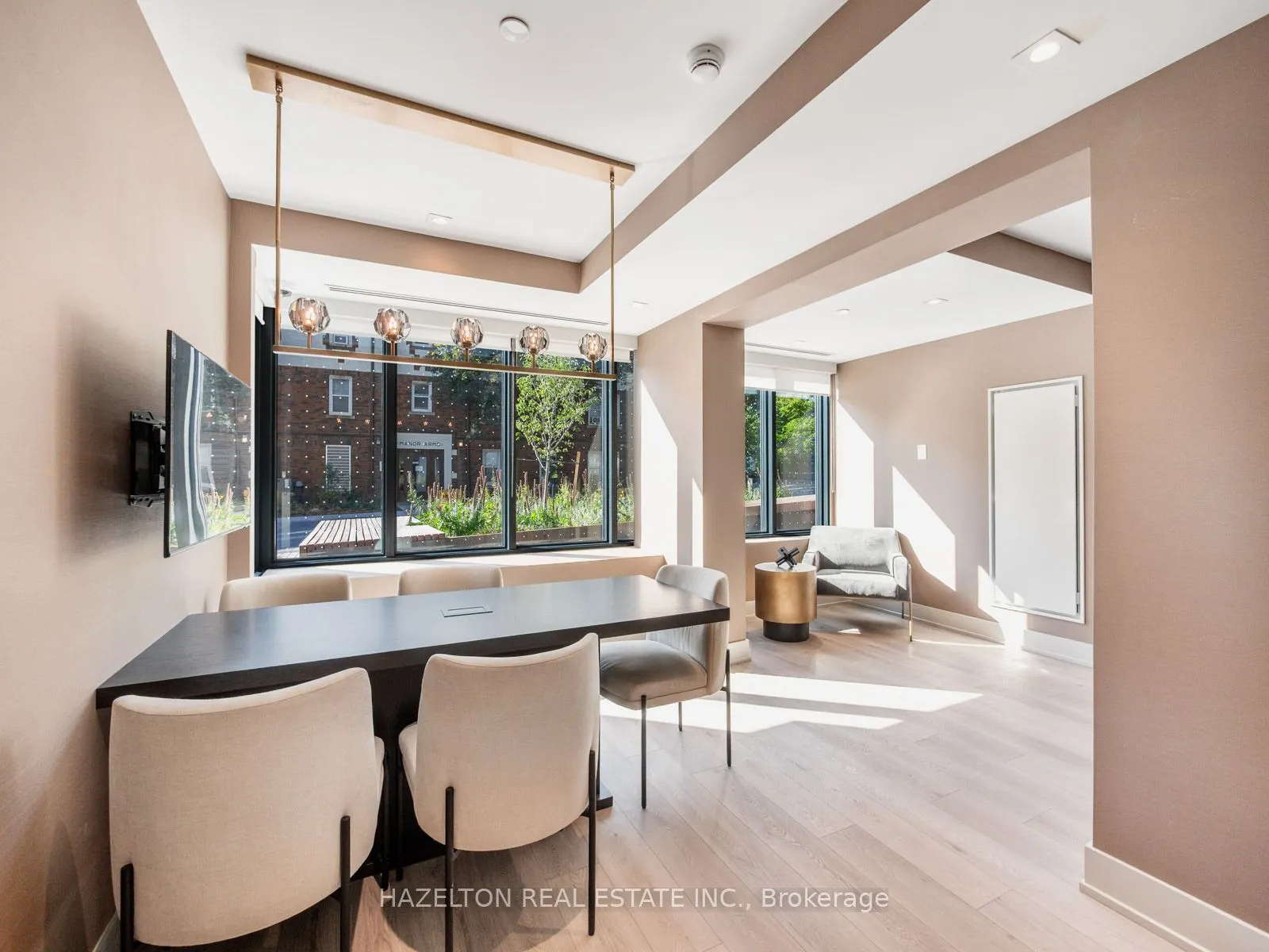 8 Manor Road W #602