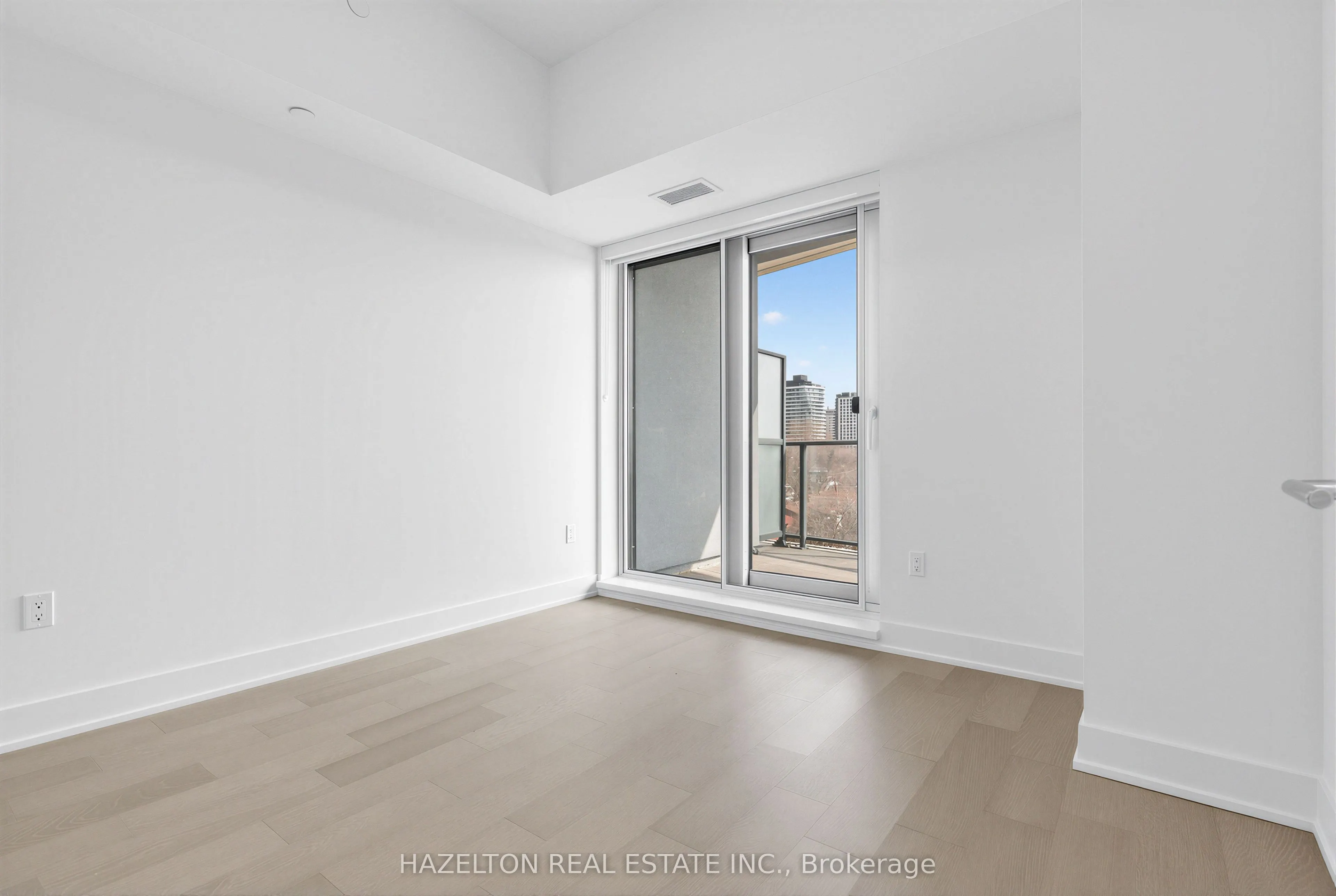8 Manor Road W #602