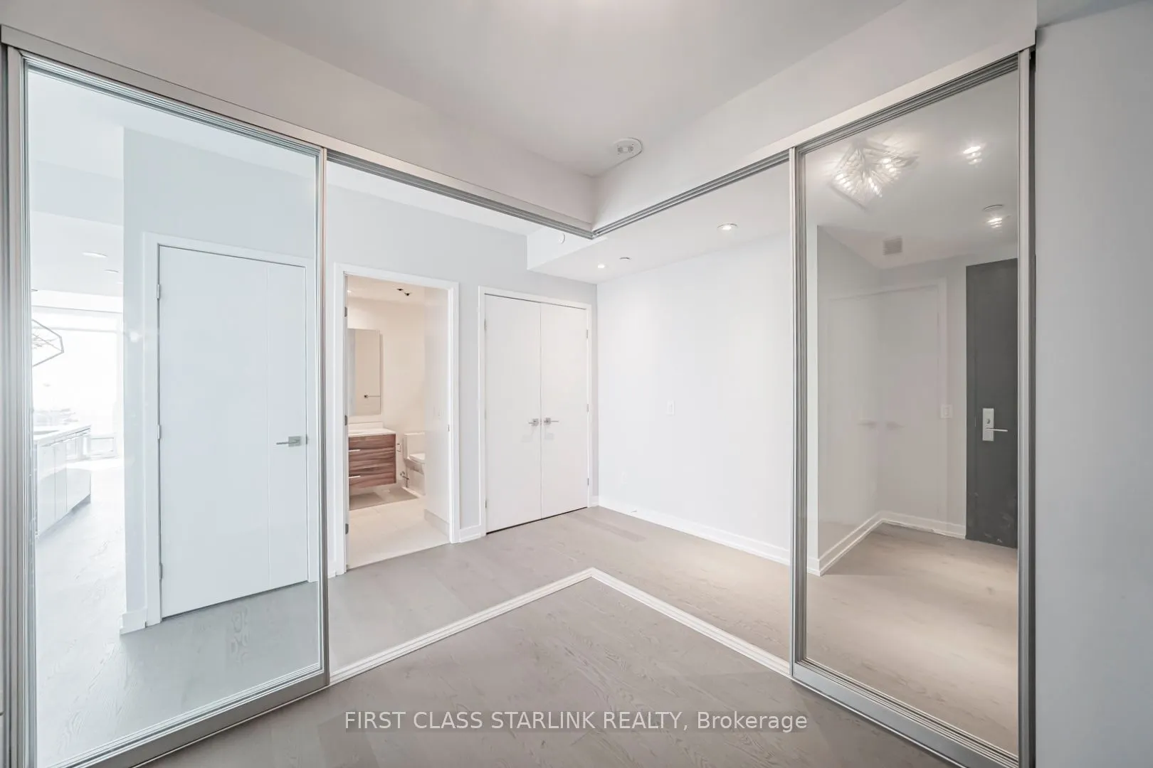 488 University Avenue #4802