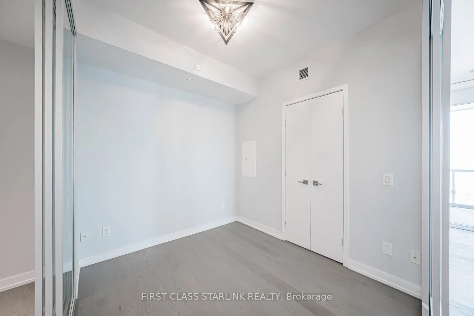 488 University Avenue #4802