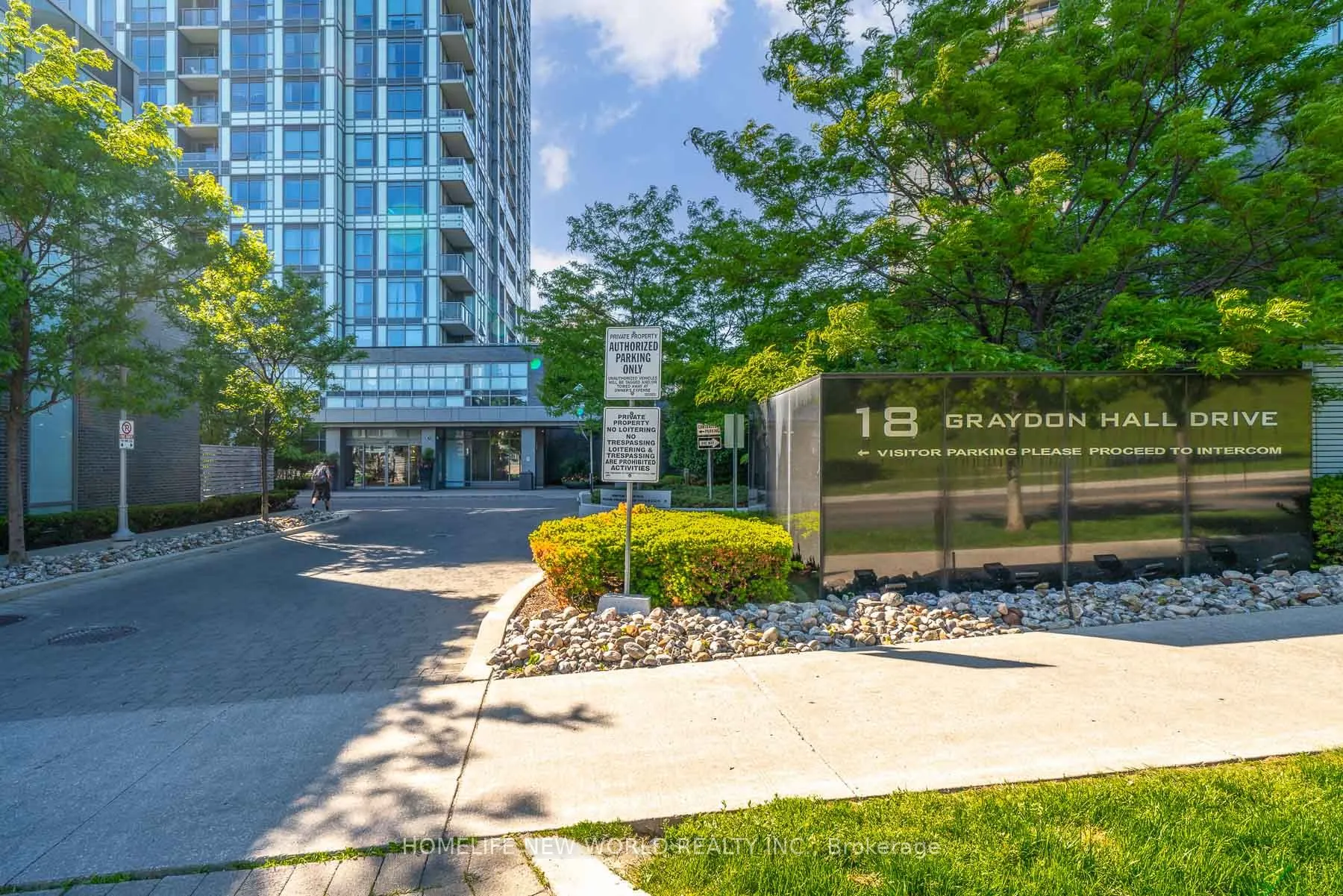 18 Graydon Hall Drive #809