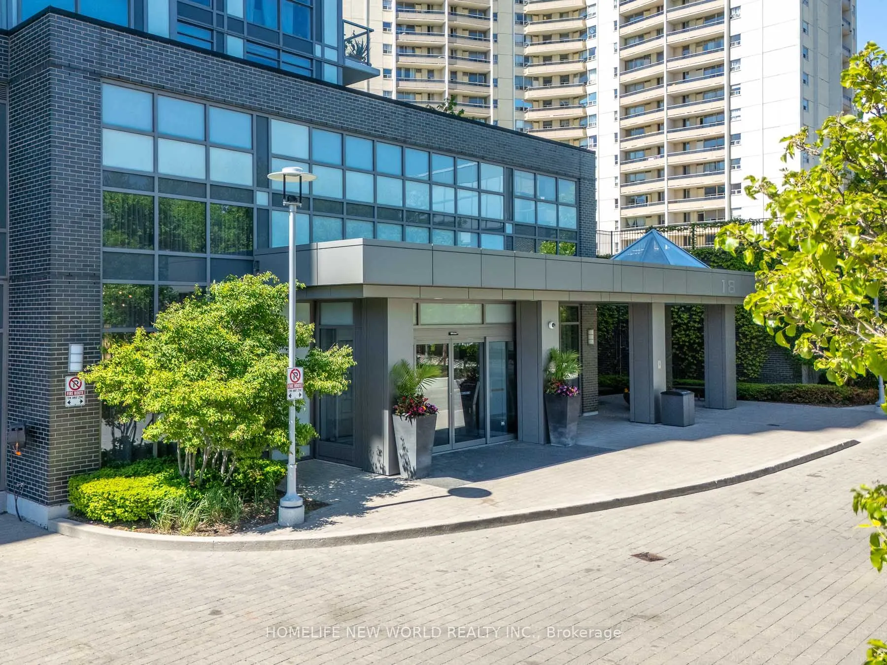 18 Graydon Hall Drive #809