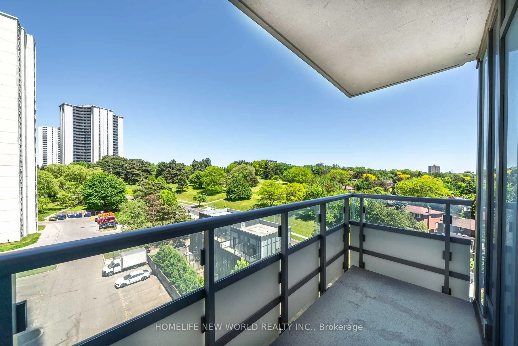 18 Graydon Hall Drive #809