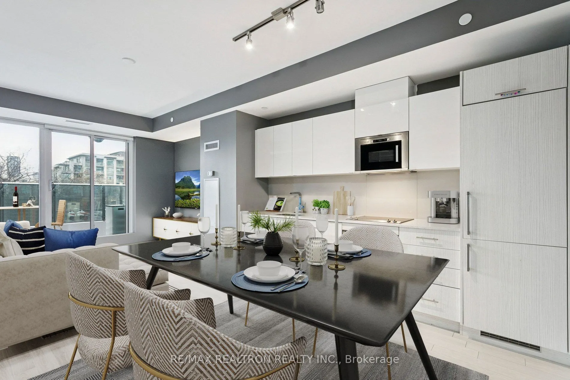 330 Richmond Street W #307