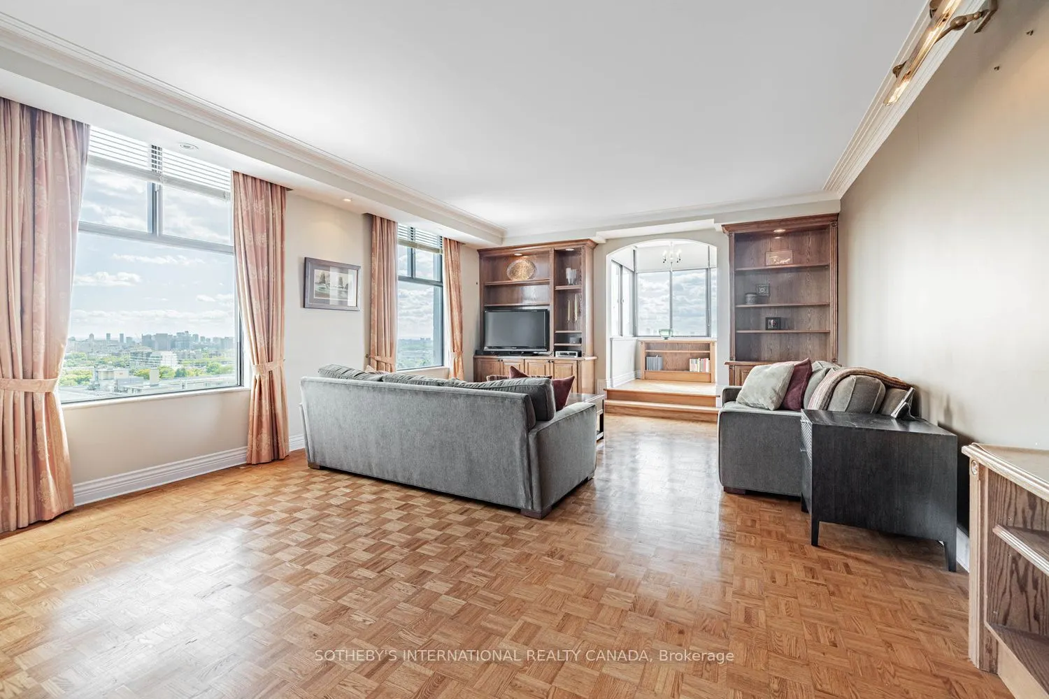 423 Avenue Road #13