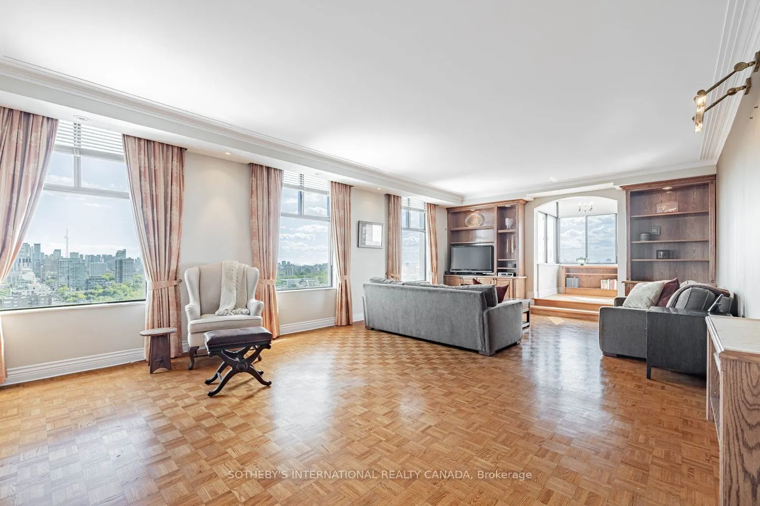 423 Avenue Road #13