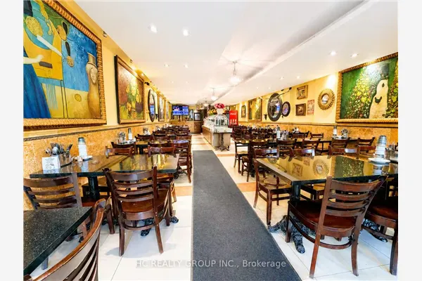 414 Dundas Street W