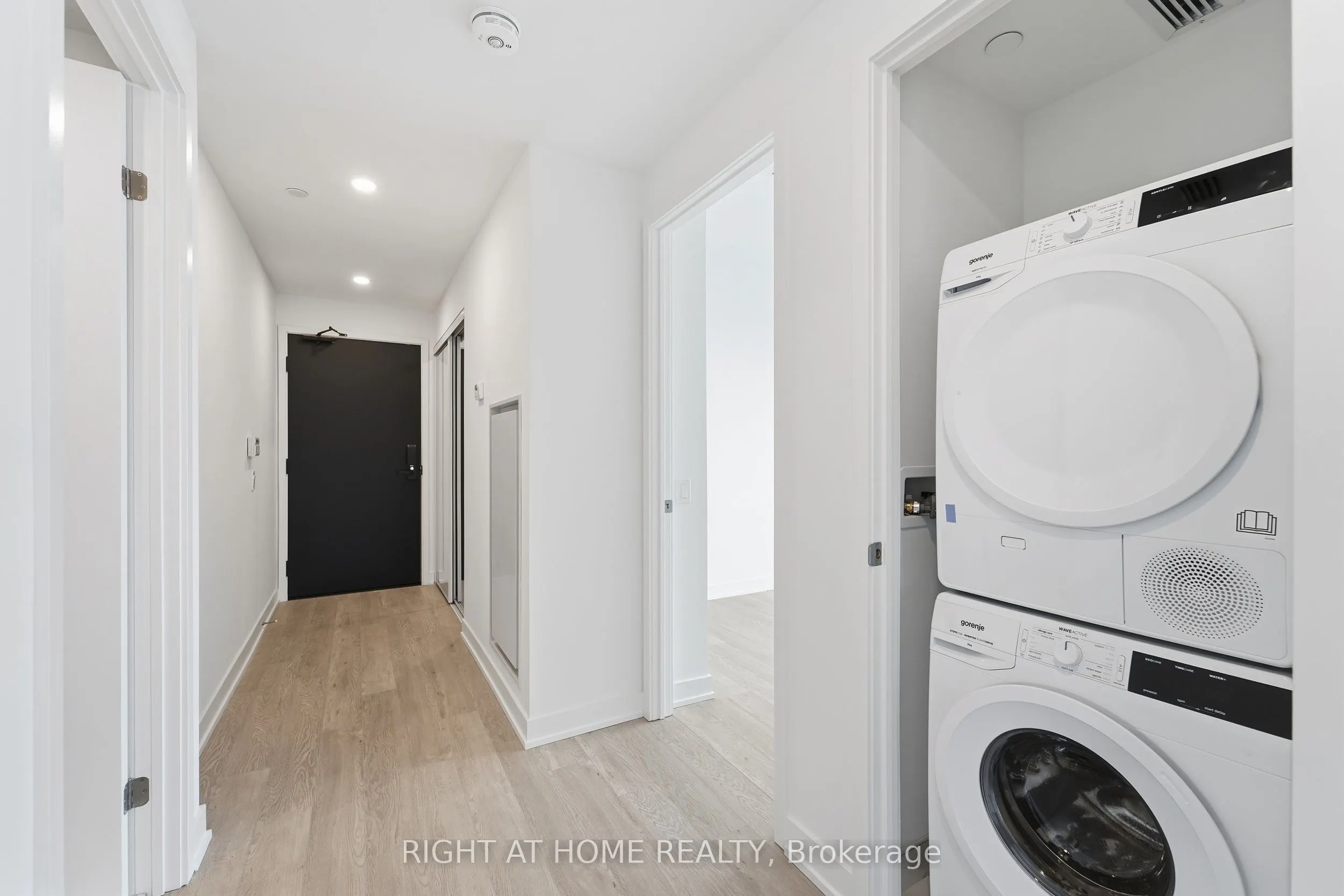 88 Queen Street E #4711