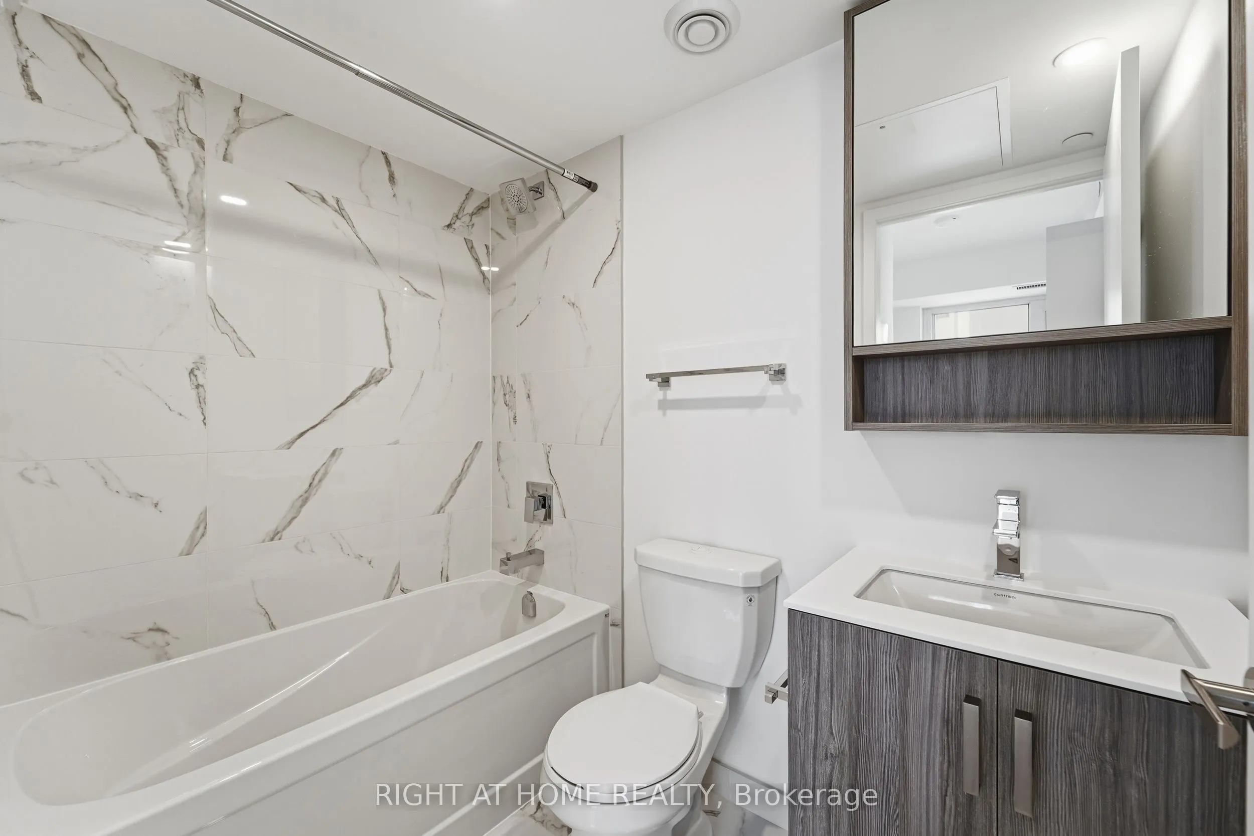 88 Queen Street E #4711