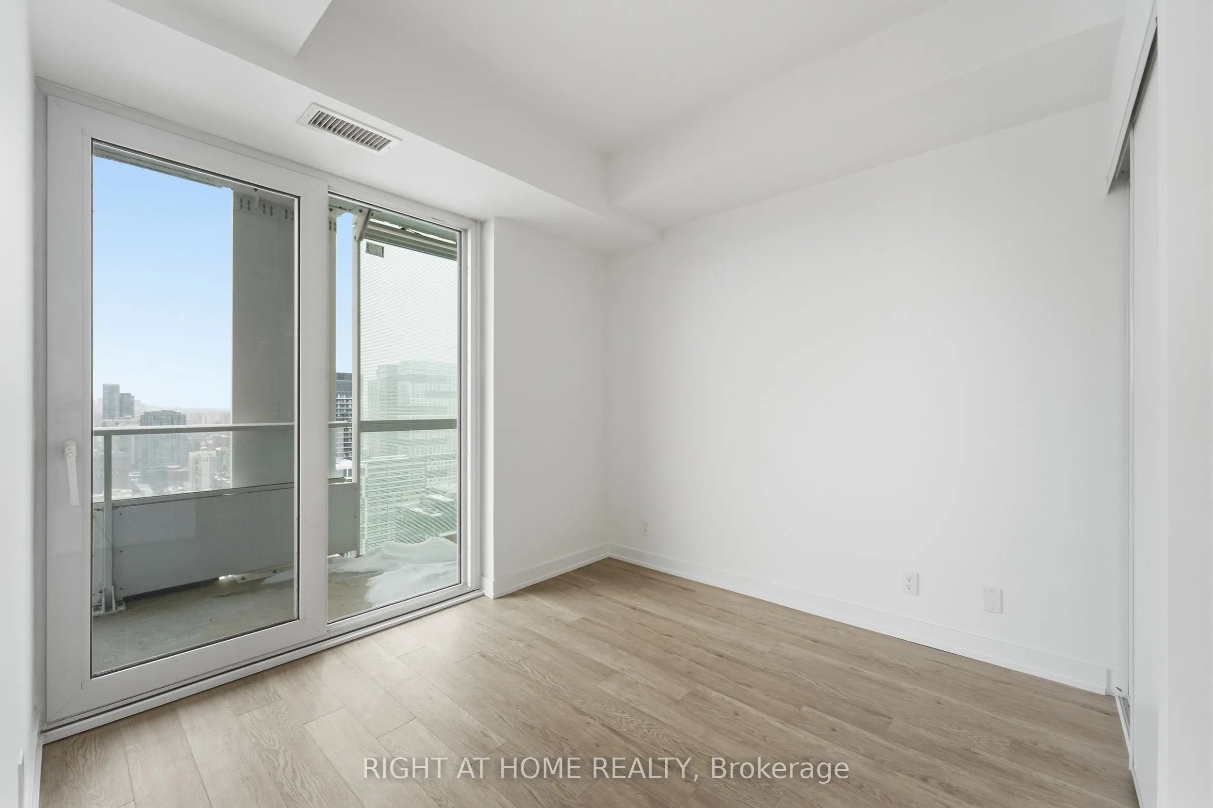 88 Queen Street E #4711