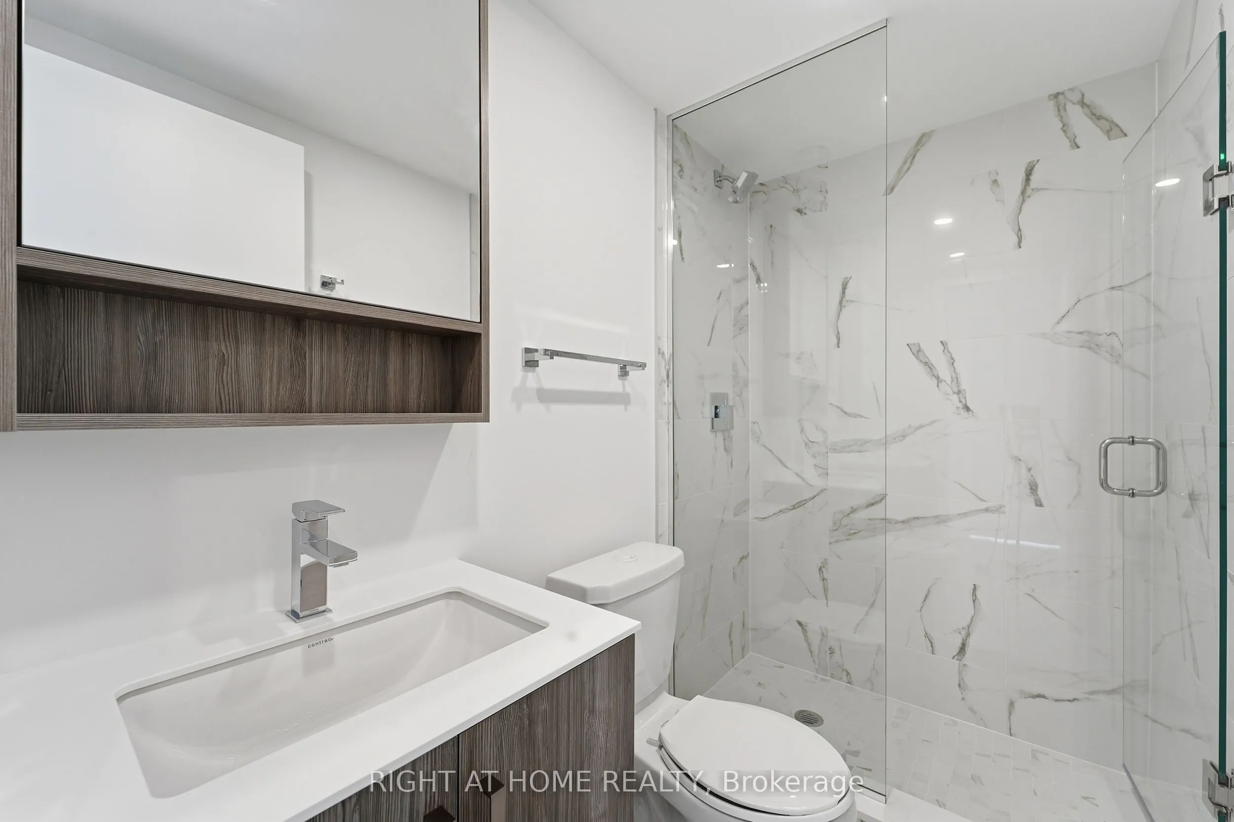88 Queen Street E #4711