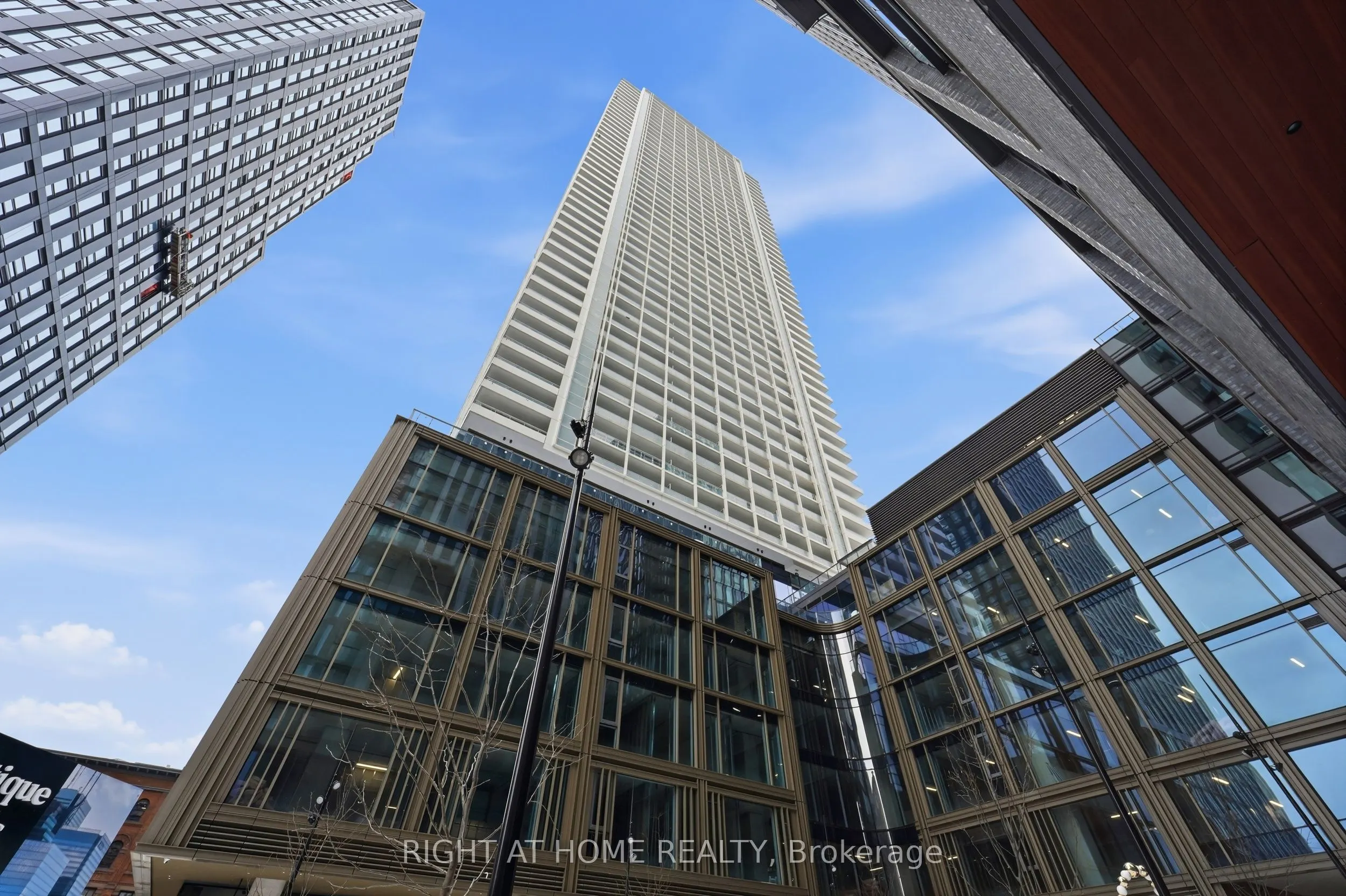 88 Queen Street E #4711