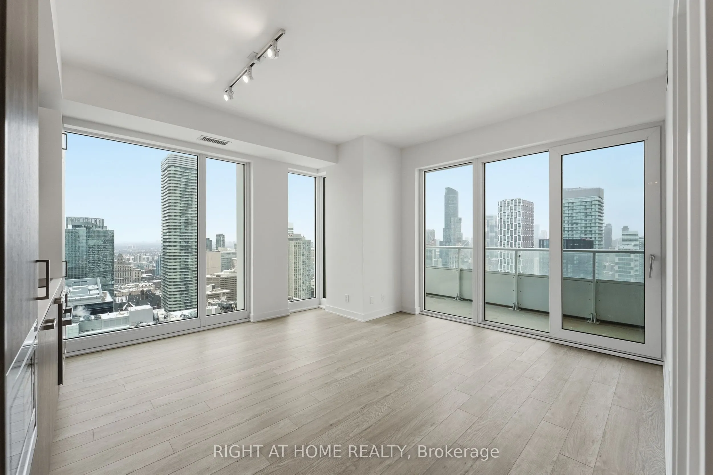 88 Queen Street E #4711