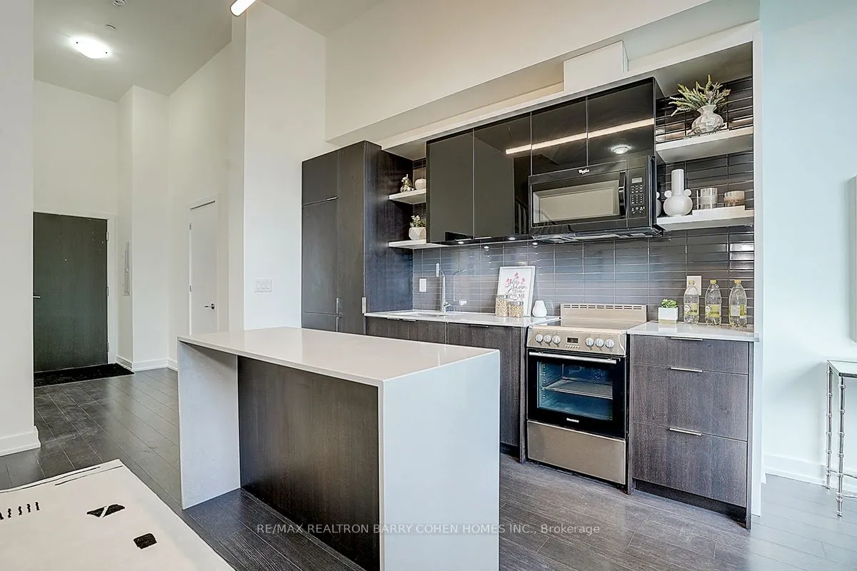 6 Parkwood Avenue #TH107