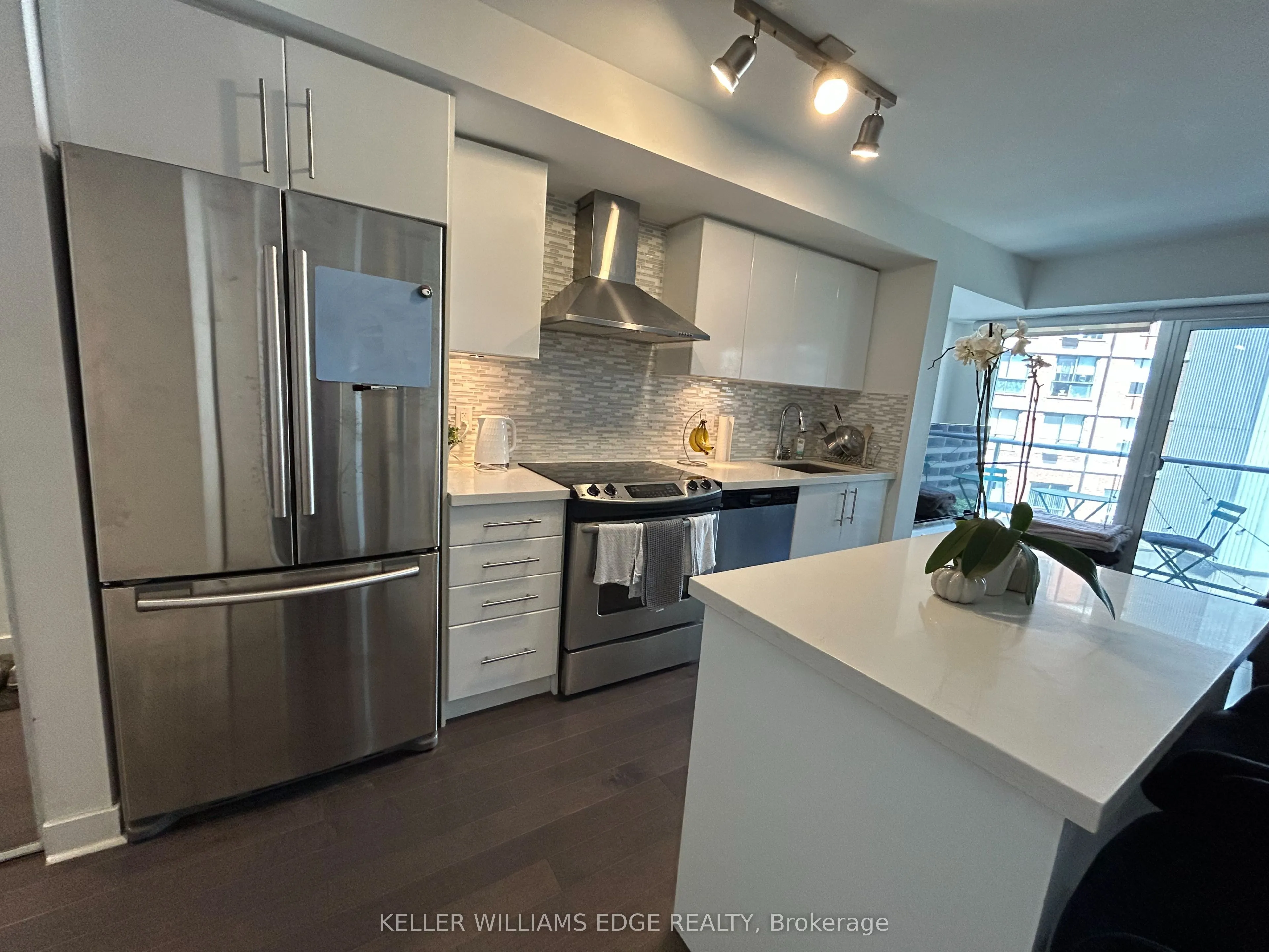 58 Orchard View Boulevard #707