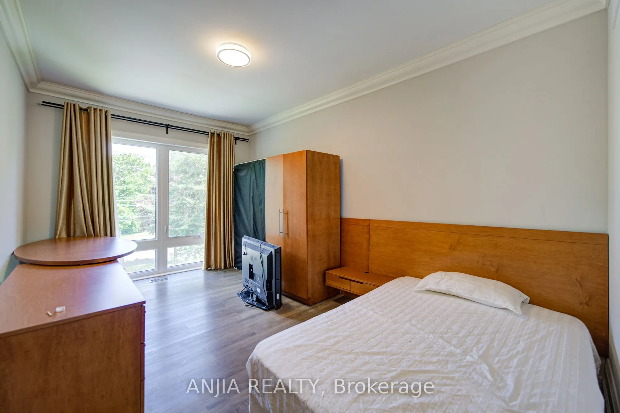 2652 Victoria Park Avenue