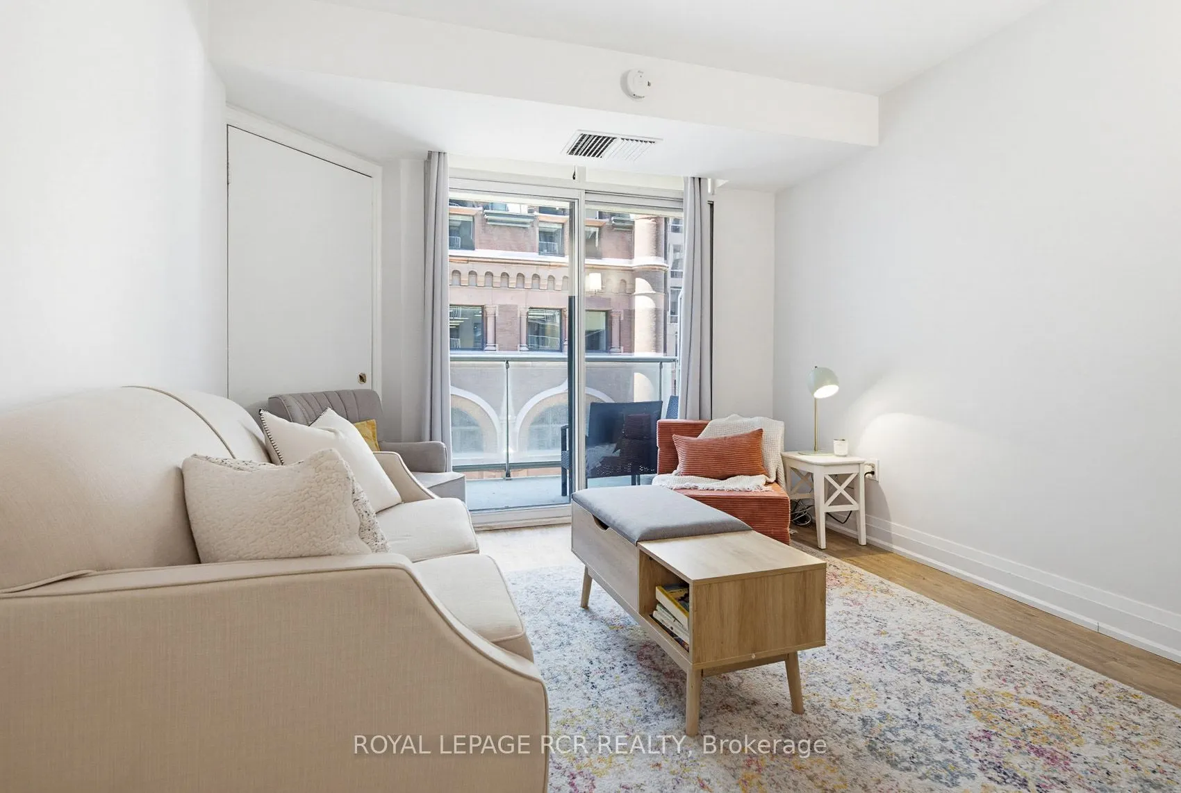 105 Victoria Street #804
