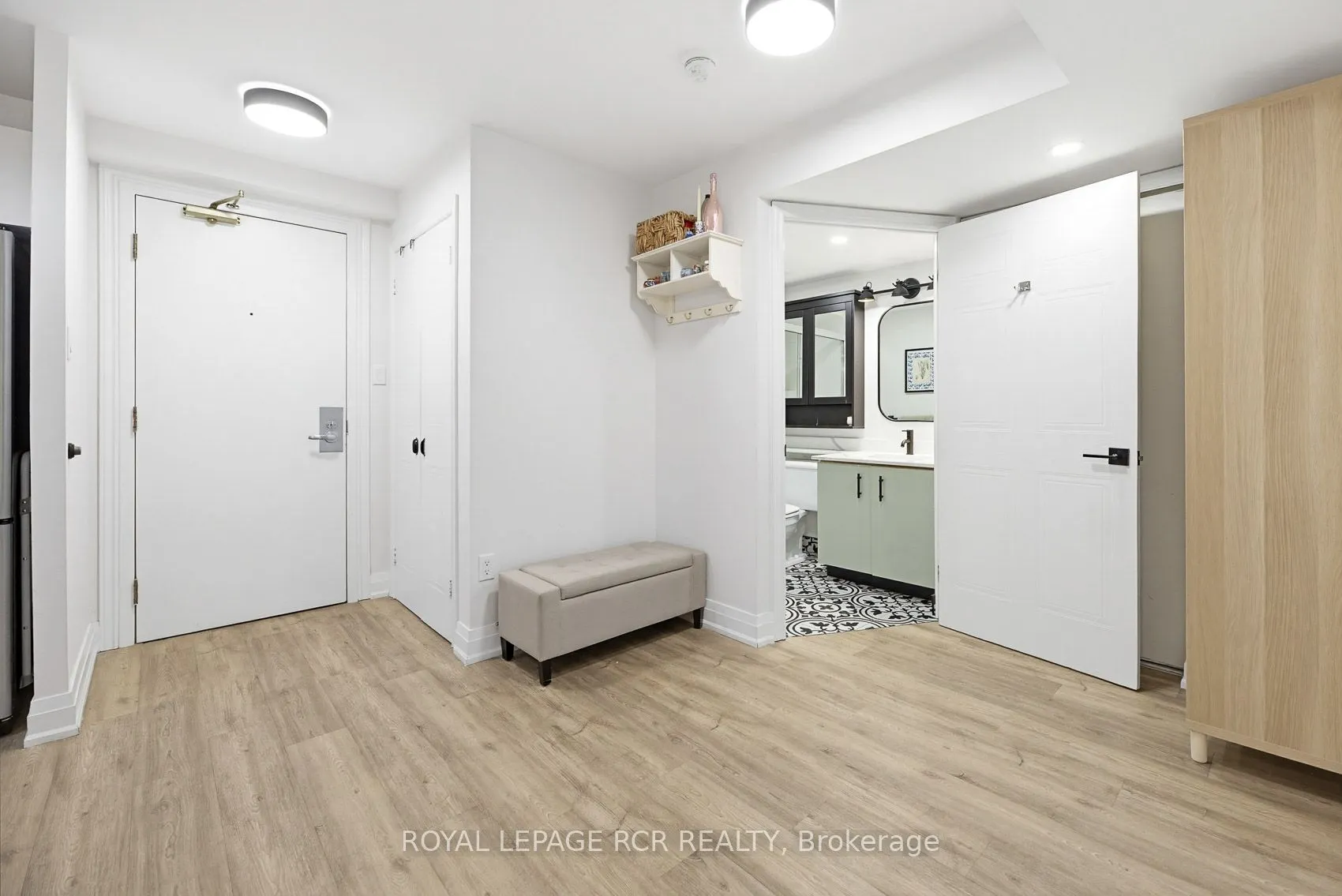 105 Victoria Street #804