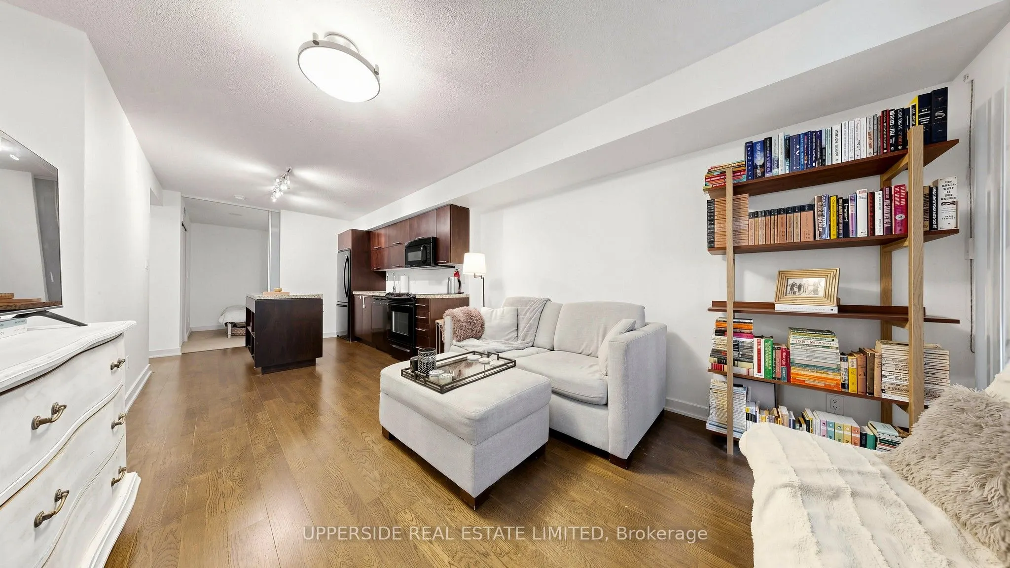 126 Simcoe Street #607