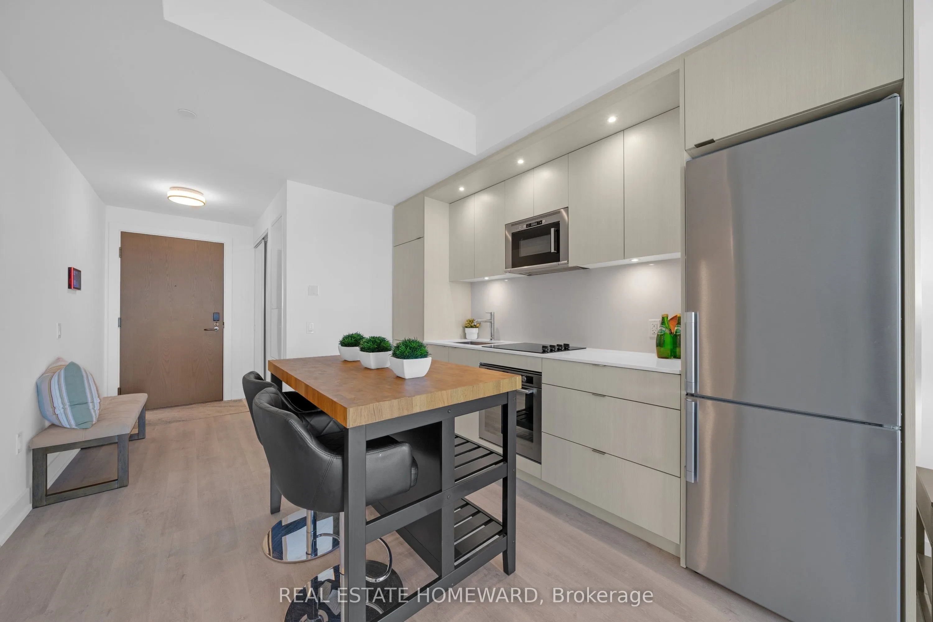20 Inn On The Park Drive #2039