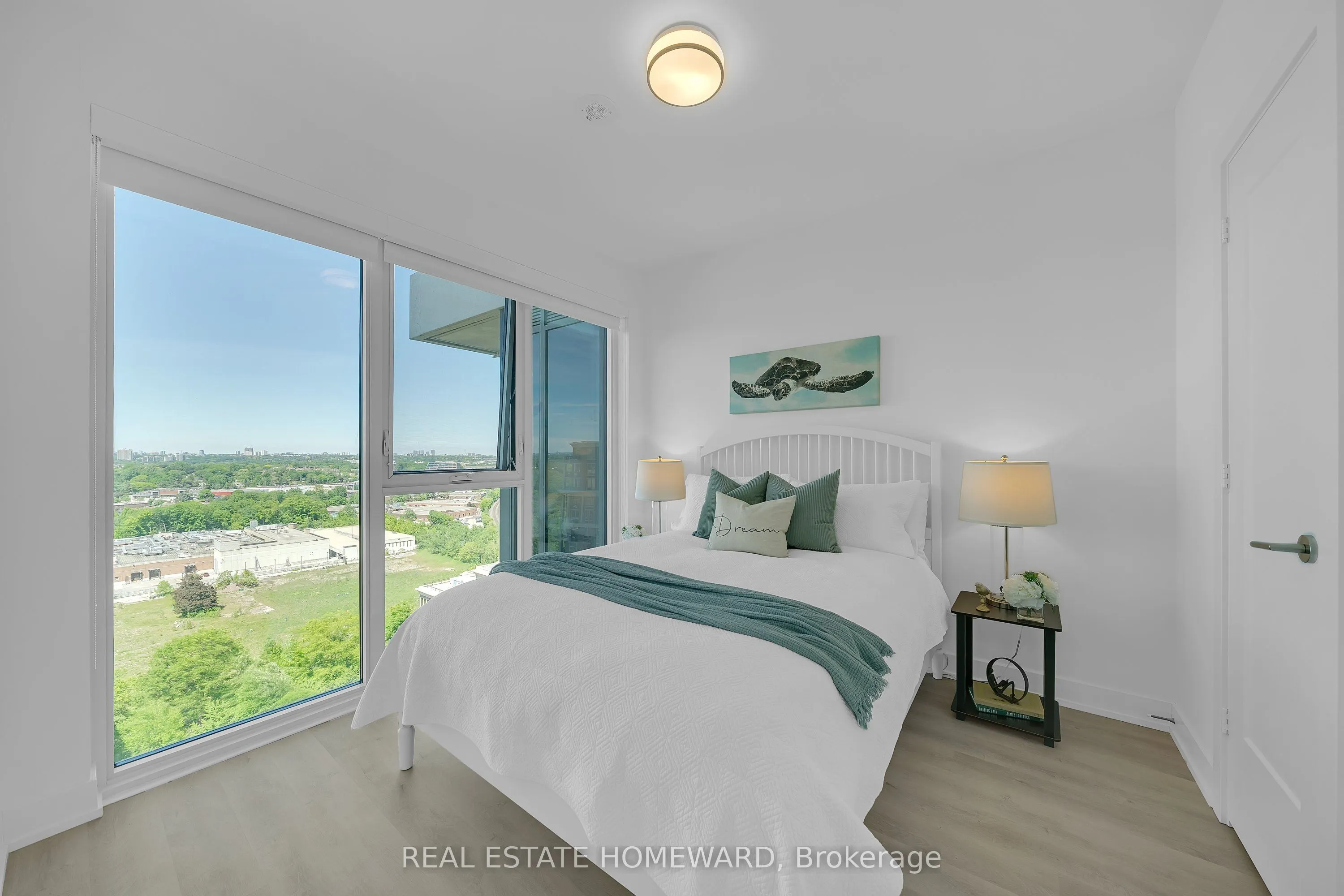 20 Inn On The Park Drive #2039