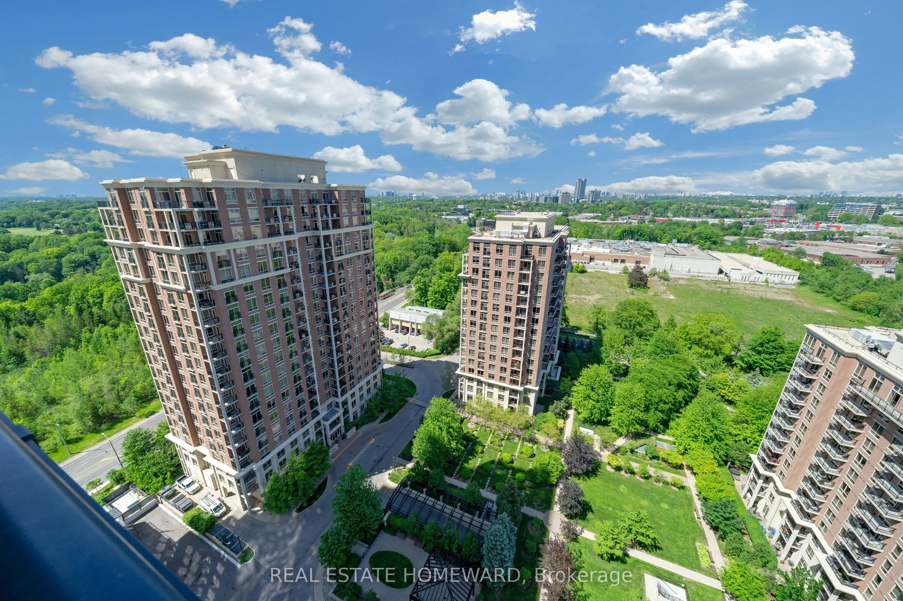 20 Inn On The Park Drive #2039