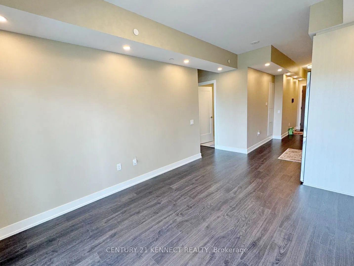 30 Inn On The Park Drive #706
