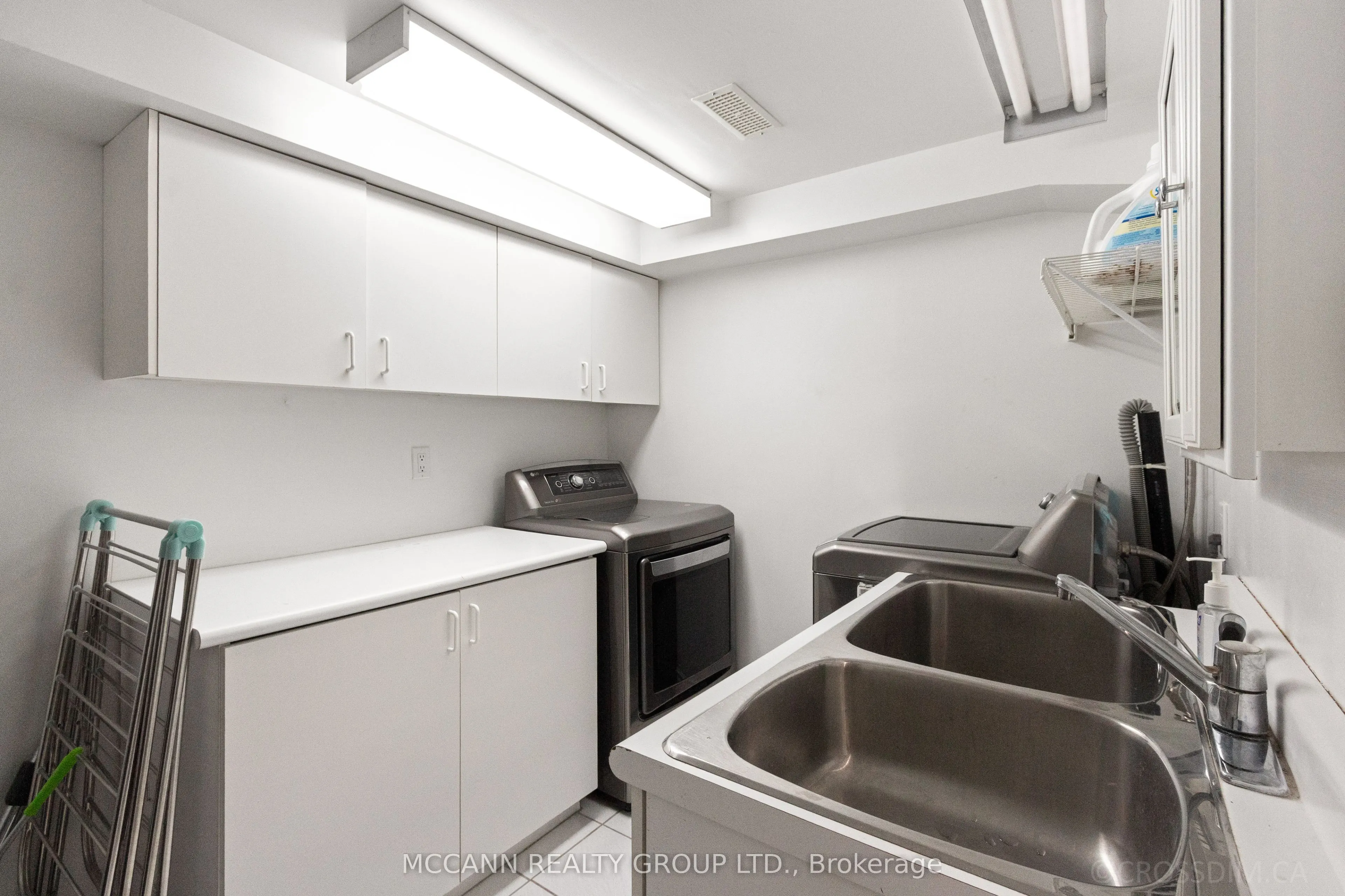 27 Strathgowan Crescent