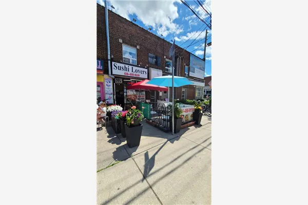 327 Lonsdale Road