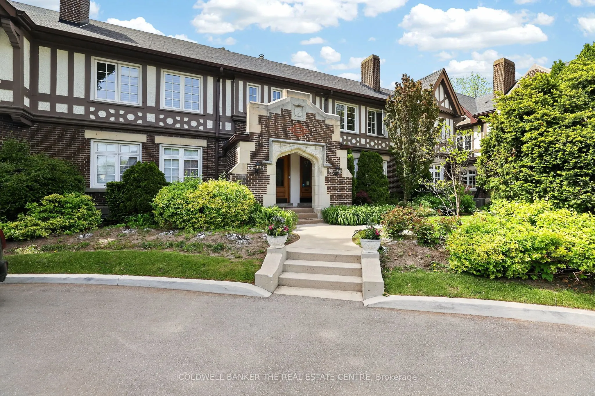 93B Douglas Crescent #B