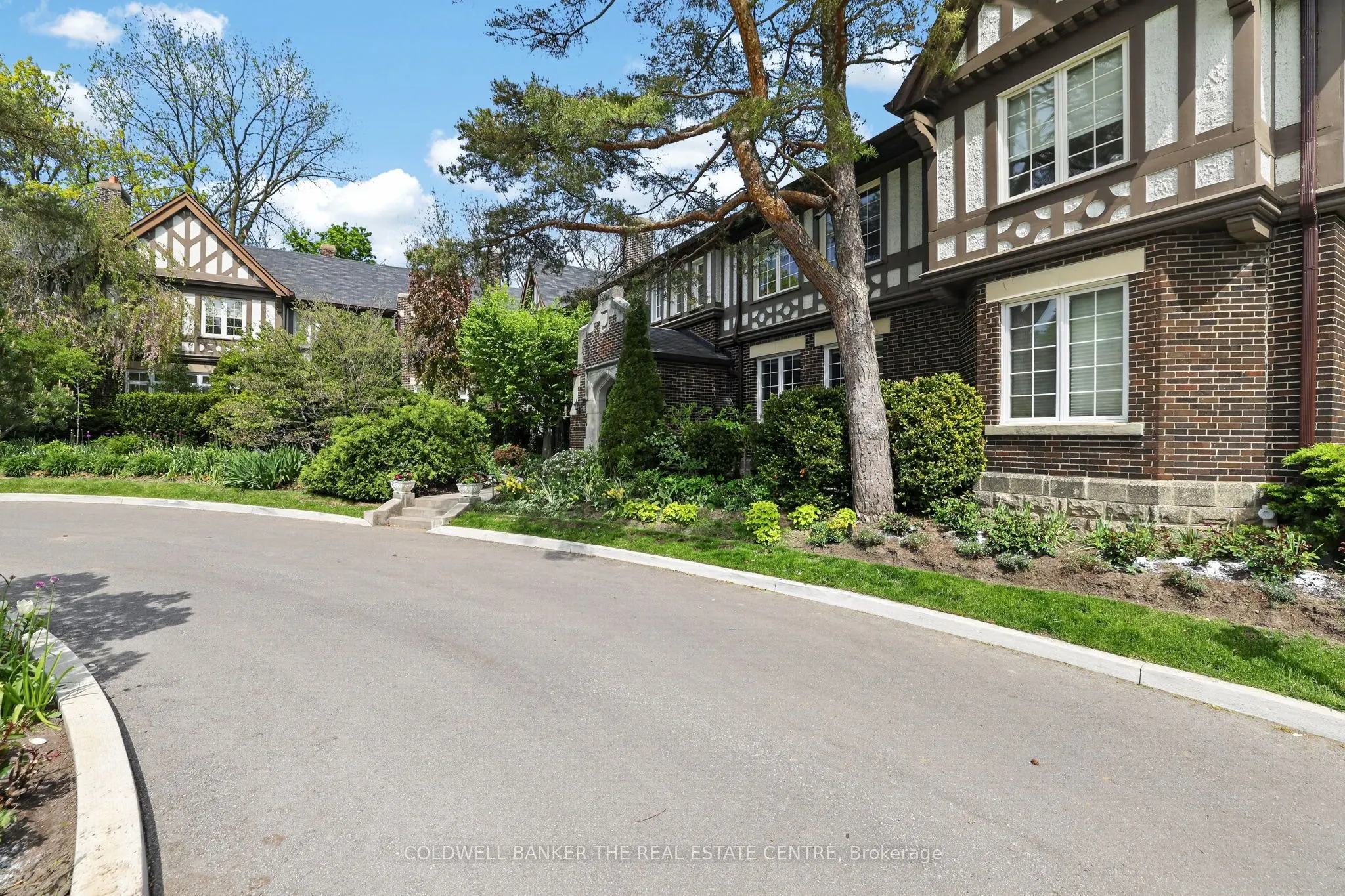 93B Douglas Crescent #B